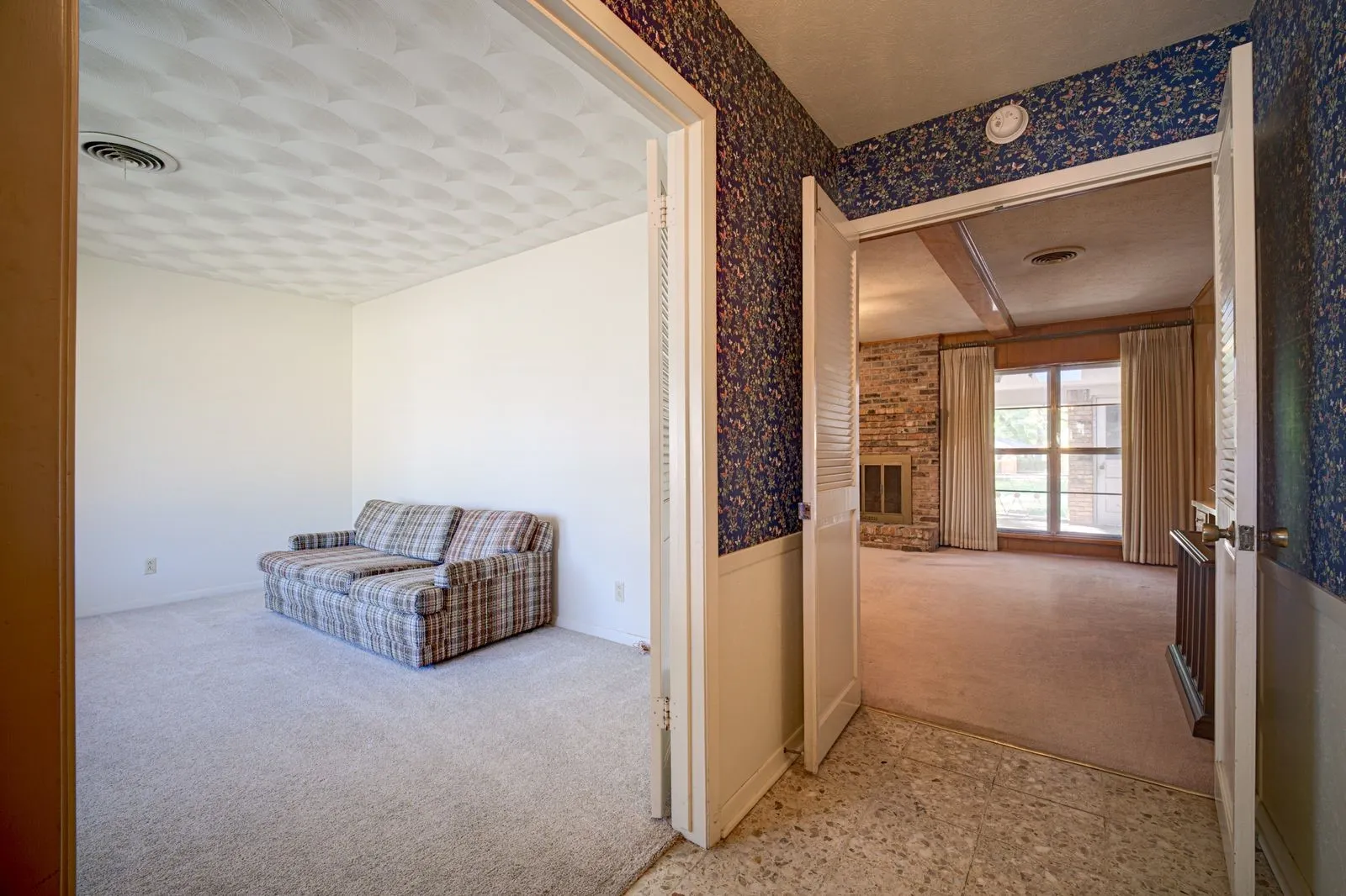 Single Family Residence For Sale in Dallas County , 1120 Atlanta Circle, Garland, Texas 75041, 3 Bedroom, 2 Bathroom, 4 Garage spaces, 1,779 Sqft, built in 1963, mls#21385954, Real Estate Agent in Garland, Homes For Sale in Dallas county, Homes For Sale in Garland, Realtor in Garland Texas, Real Estate Brokerage Independent Realty Texas, Luminita Cordes Realtor