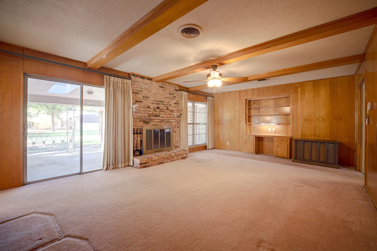 Single Family Residence For Sale in Dallas County , 1120 Atlanta Circle, Garland, Texas 75041, 3 Bedroom, 2 Bathroom, 4 Garage spaces, 1,779 Sqft, built in 1963, mls#21385954, Real Estate Agent in Garland, Homes For Sale in Dallas county, Homes For Sale in Garland, Realtor in Garland Texas, Real Estate Brokerage Independent Realty Texas, Luminita Cordes Realtor