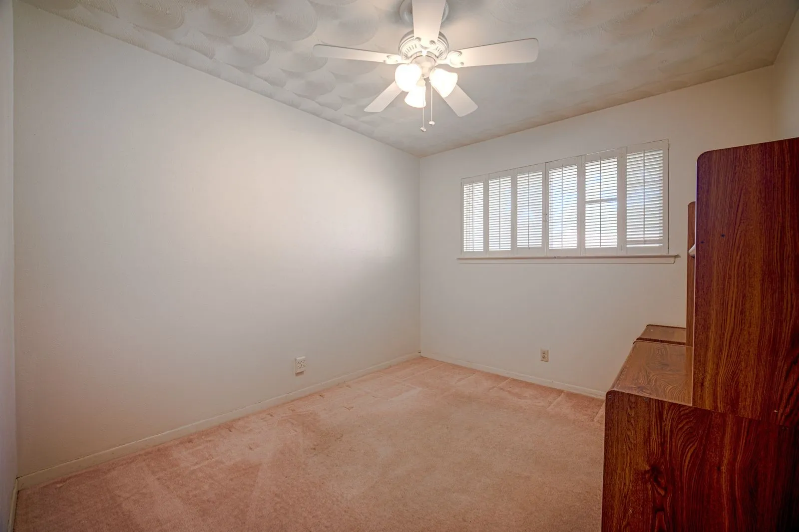 Single Family Residence For Sale in Dallas County , 1120 Atlanta Circle, Garland, Texas 75041, 3 Bedroom, 2 Bathroom, 4 Garage spaces, 1,779 Sqft, built in 1963, mls#21385954, Real Estate Agent in Garland, Homes For Sale in Dallas county, Homes For Sale in Garland, Realtor in Garland Texas, Real Estate Brokerage Independent Realty Texas, Luminita Cordes Realtor