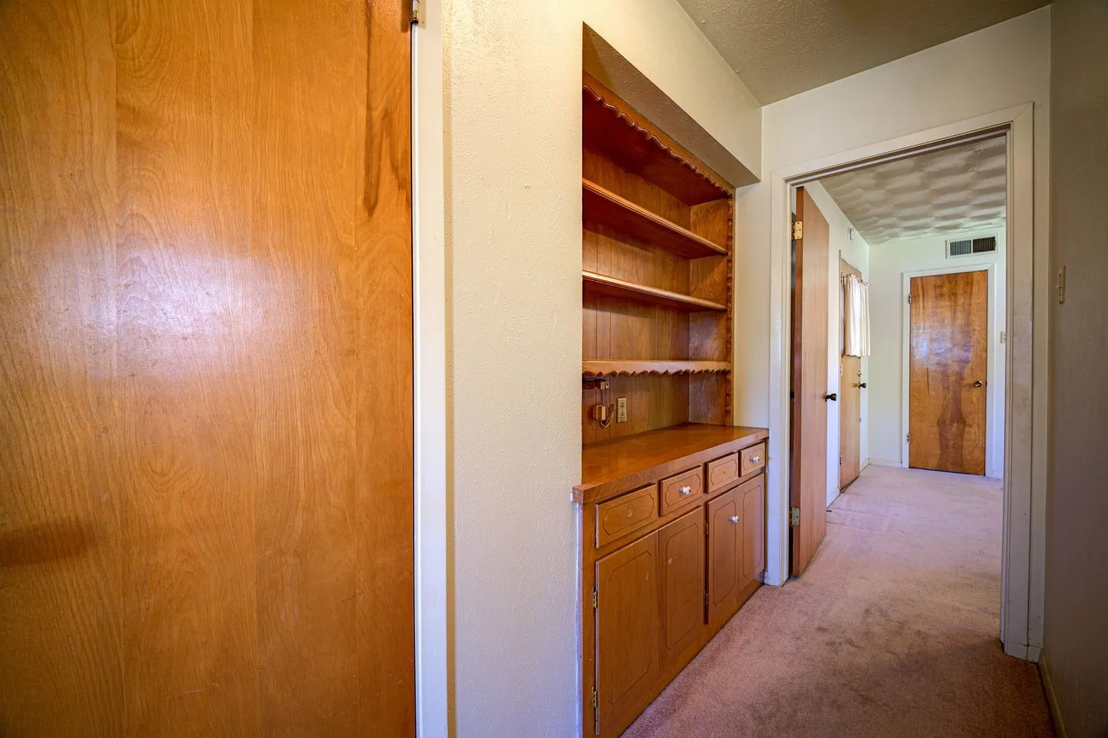 Single Family Residence For Sale in Dallas County , 1120 Atlanta Circle, Garland, Texas 75041, 3 Bedroom, 2 Bathroom, 4 Garage spaces, 1,779 Sqft, built in 1963, mls#21385954, Real Estate Agent in Garland, Homes For Sale in Dallas county, Homes For Sale in Garland, Realtor in Garland Texas, Real Estate Brokerage Independent Realty Texas, Luminita Cordes Realtor