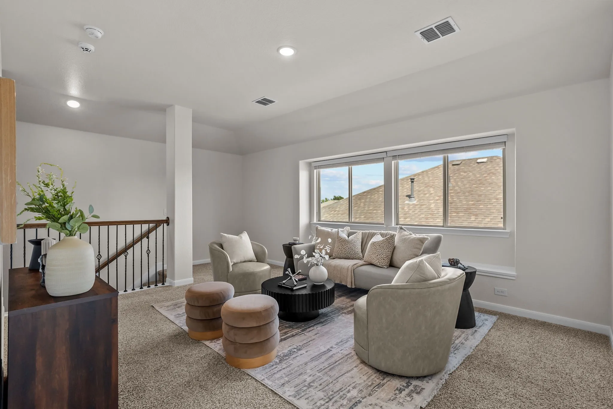 Second floor game room/living area