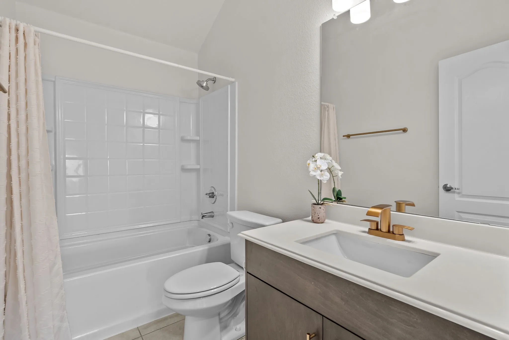Second full bathroom upstairs