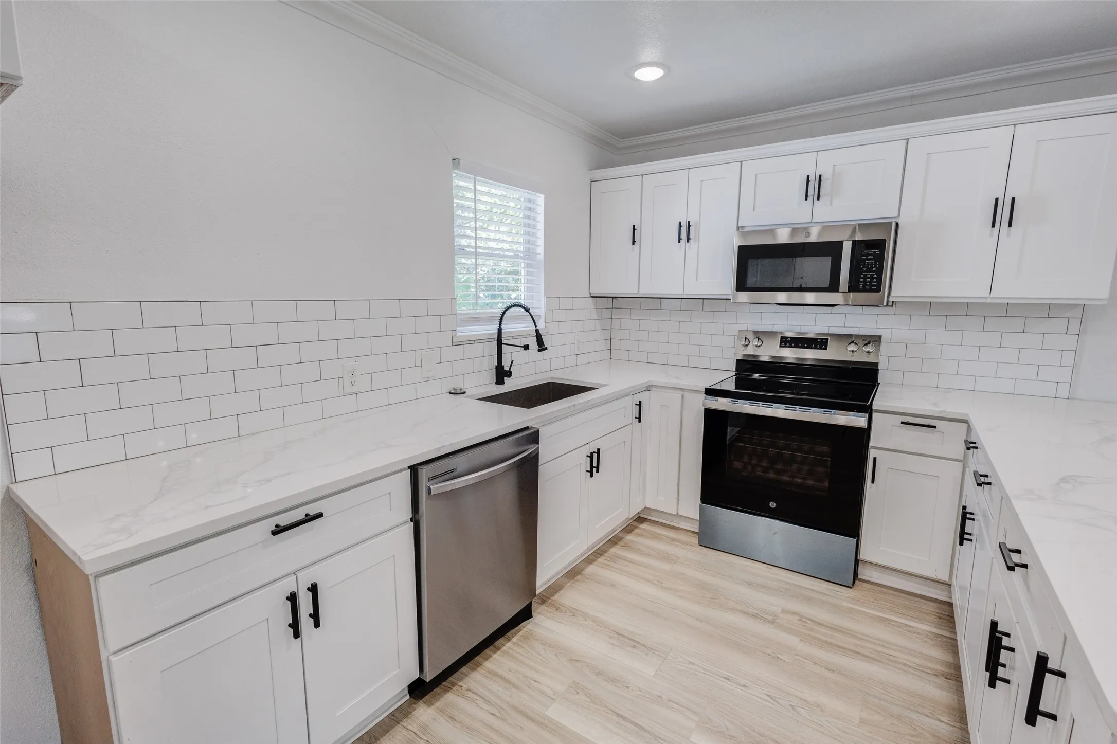 Single Family Residence For Sale in Dallas County , 805 Crockett Street, Garland, Texas 75040, 3 Bedroom, 2 Bathroom, Garage spaces, 1,487 Sqft, built in 1954, mls#21373349, Real Estate Agent in Garland, Homes For Sale in Dallas county, Homes For Sale in Garland, Realtor in Garland Texas, Real Estate Brokerage Independent Realty Texas, Luminita Cordes Realtor