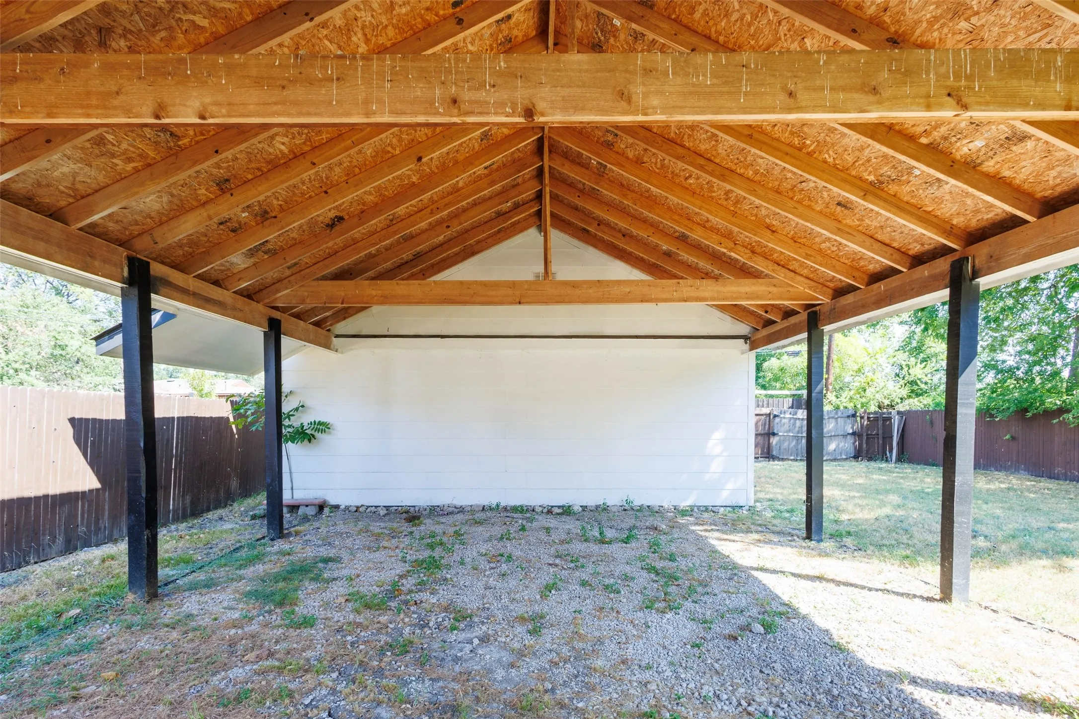 Single Family Residence For Sale in Dallas County , 805 Crockett Street, Garland, Texas 75040, 3 Bedroom, 2 Bathroom, Garage spaces, 1,487 Sqft, built in 1954, mls#21373349, Real Estate Agent in Garland, Homes For Sale in Dallas county, Homes For Sale in Garland, Realtor in Garland Texas, Real Estate Brokerage Independent Realty Texas, Luminita Cordes Realtor