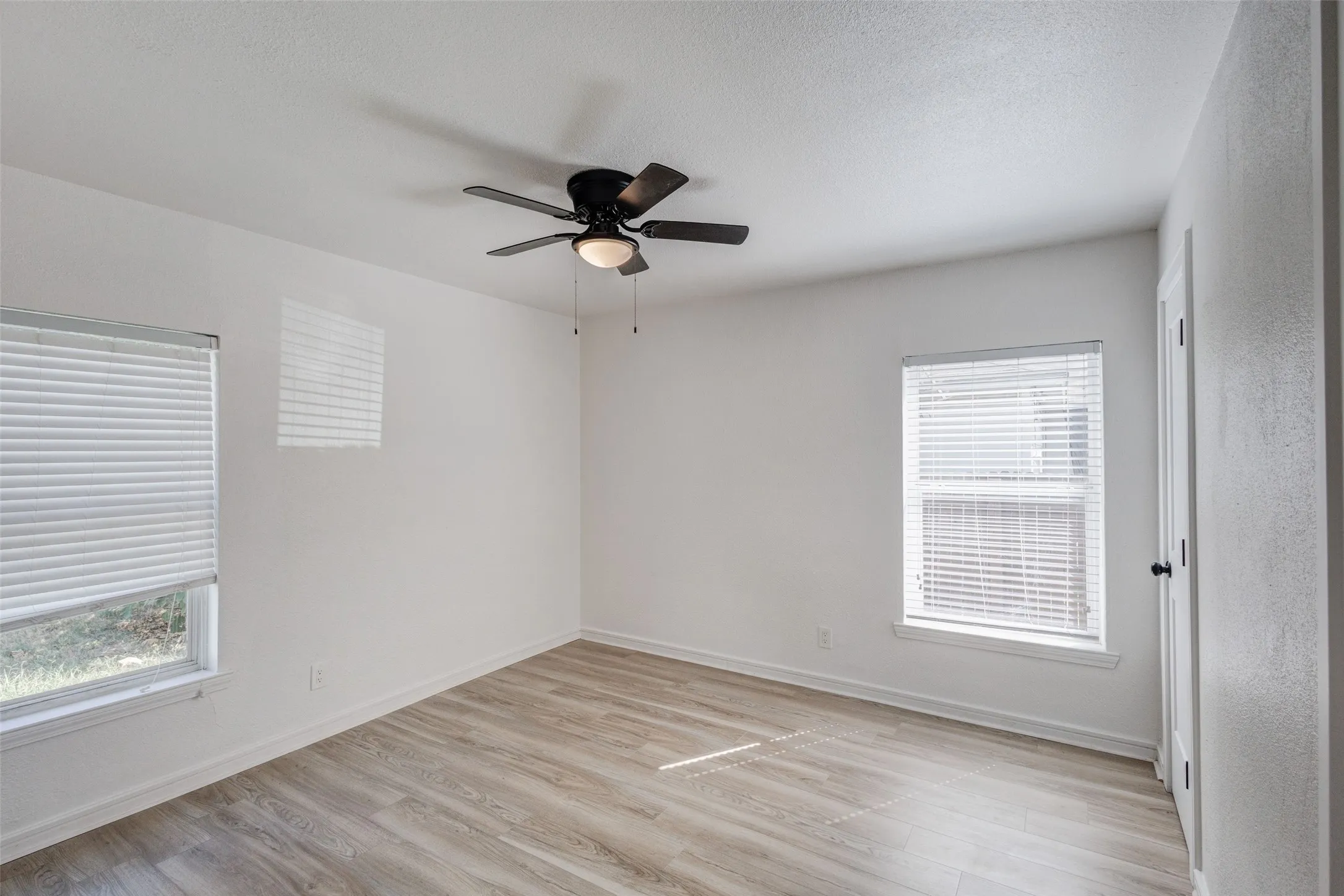 Single Family Residence For Sale in Dallas County , 805 Crockett Street, Garland, Texas 75040, 3 Bedroom, 2 Bathroom, Garage spaces, 1,487 Sqft, built in 1954, mls#21373349, Real Estate Agent in Garland, Homes For Sale in Dallas county, Homes For Sale in Garland, Realtor in Garland Texas, Real Estate Brokerage Independent Realty Texas, Luminita Cordes Realtor