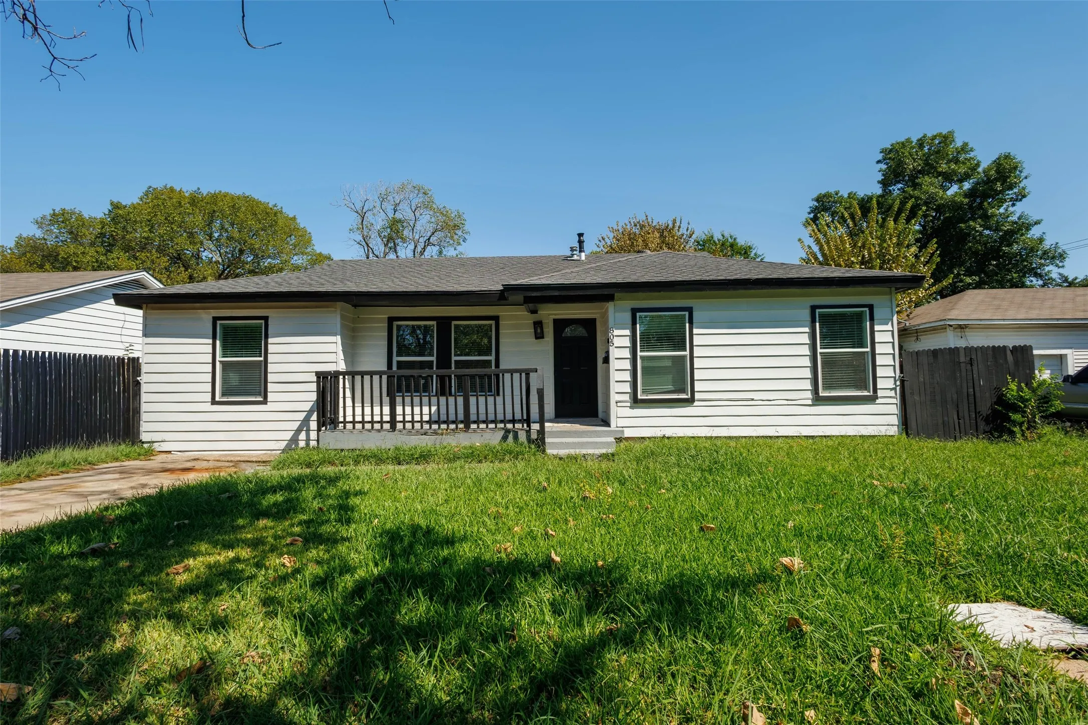 Single Family Residence For Sale in Dallas County , 805 Crockett Street, Garland, Texas 75040, 3 Bedroom, 2 Bathroom, Garage spaces, 1,487 Sqft, built in 1954, mls#21373349, Real Estate Agent in Garland, Homes For Sale in Dallas county, Homes For Sale in Garland, Realtor in Garland Texas, Real Estate Brokerage Independent Realty Texas, Luminita Cordes Realtor