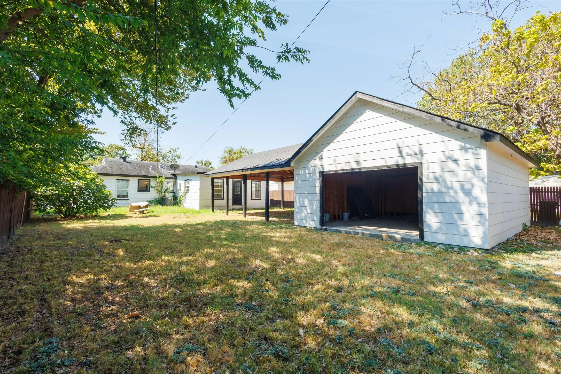 Single Family Residence For Sale in Dallas County , 805 Crockett Street, Garland, Texas 75040, 3 Bedroom, 2 Bathroom, Garage spaces, 1,487 Sqft, built in 1954, mls#21373349, Real Estate Agent in Garland, Homes For Sale in Dallas county, Homes For Sale in Garland, Realtor in Garland Texas, Real Estate Brokerage Independent Realty Texas, Luminita Cordes Realtor