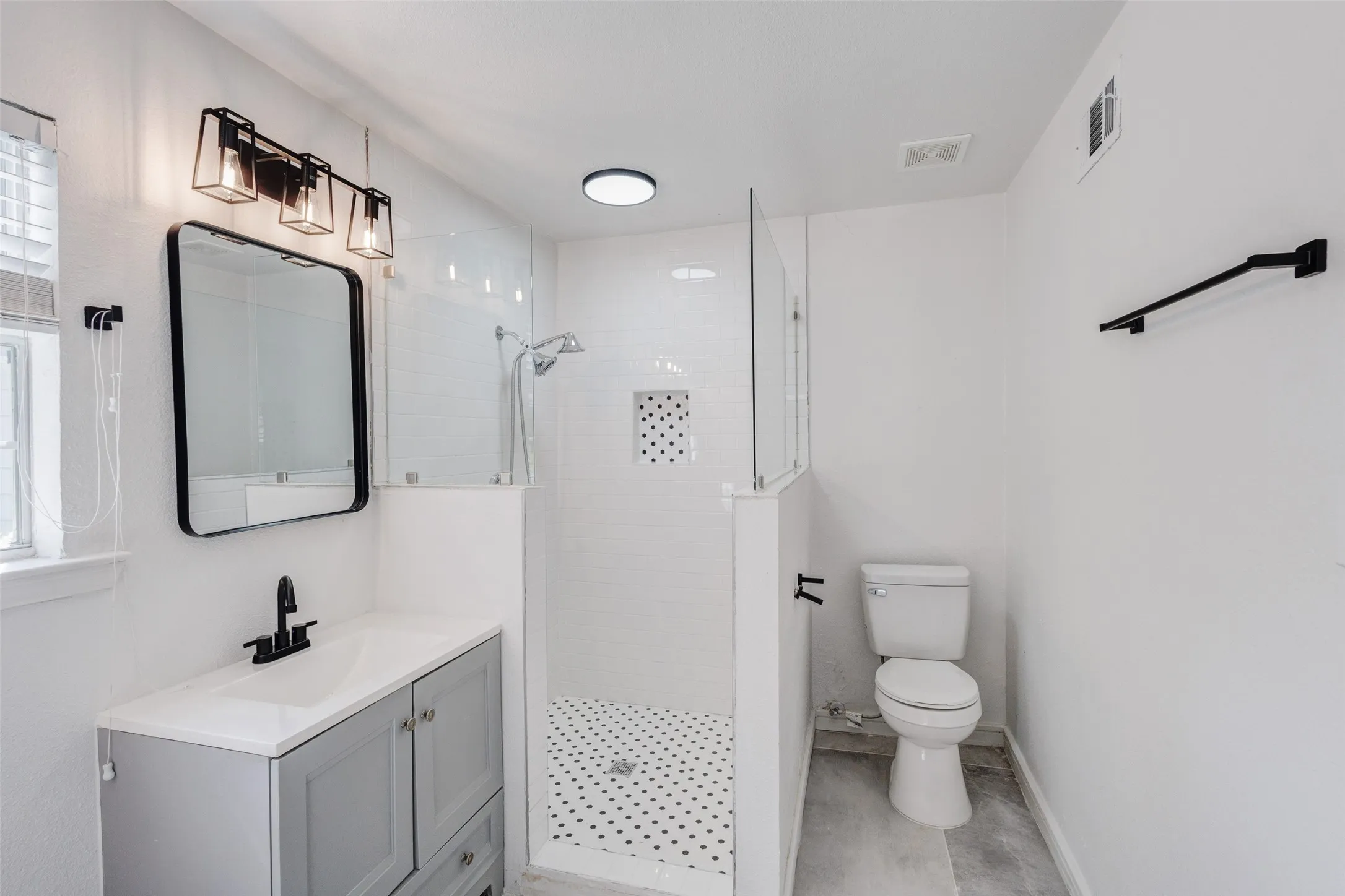 Single Family Residence For Sale in Dallas County , 805 Crockett Street, Garland, Texas 75040, 3 Bedroom, 2 Bathroom, Garage spaces, 1,487 Sqft, built in 1954, mls#21373349, Real Estate Agent in Garland, Homes For Sale in Dallas county, Homes For Sale in Garland, Realtor in Garland Texas, Real Estate Brokerage Independent Realty Texas, Luminita Cordes Realtor