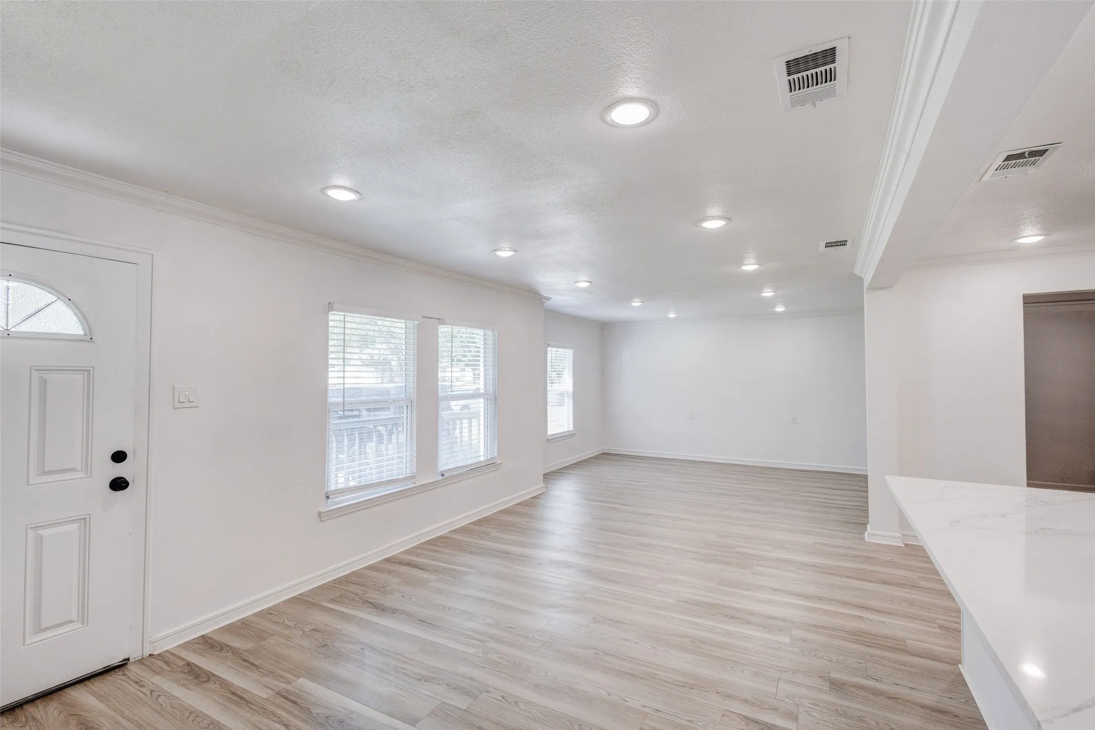 Single Family Residence For Sale in Dallas County , 805 Crockett Street, Garland, Texas 75040, 3 Bedroom, 2 Bathroom, Garage spaces, 1,487 Sqft, built in 1954, mls#21373349, Real Estate Agent in Garland, Homes For Sale in Dallas county, Homes For Sale in Garland, Realtor in Garland Texas, Real Estate Brokerage Independent Realty Texas, Luminita Cordes Realtor