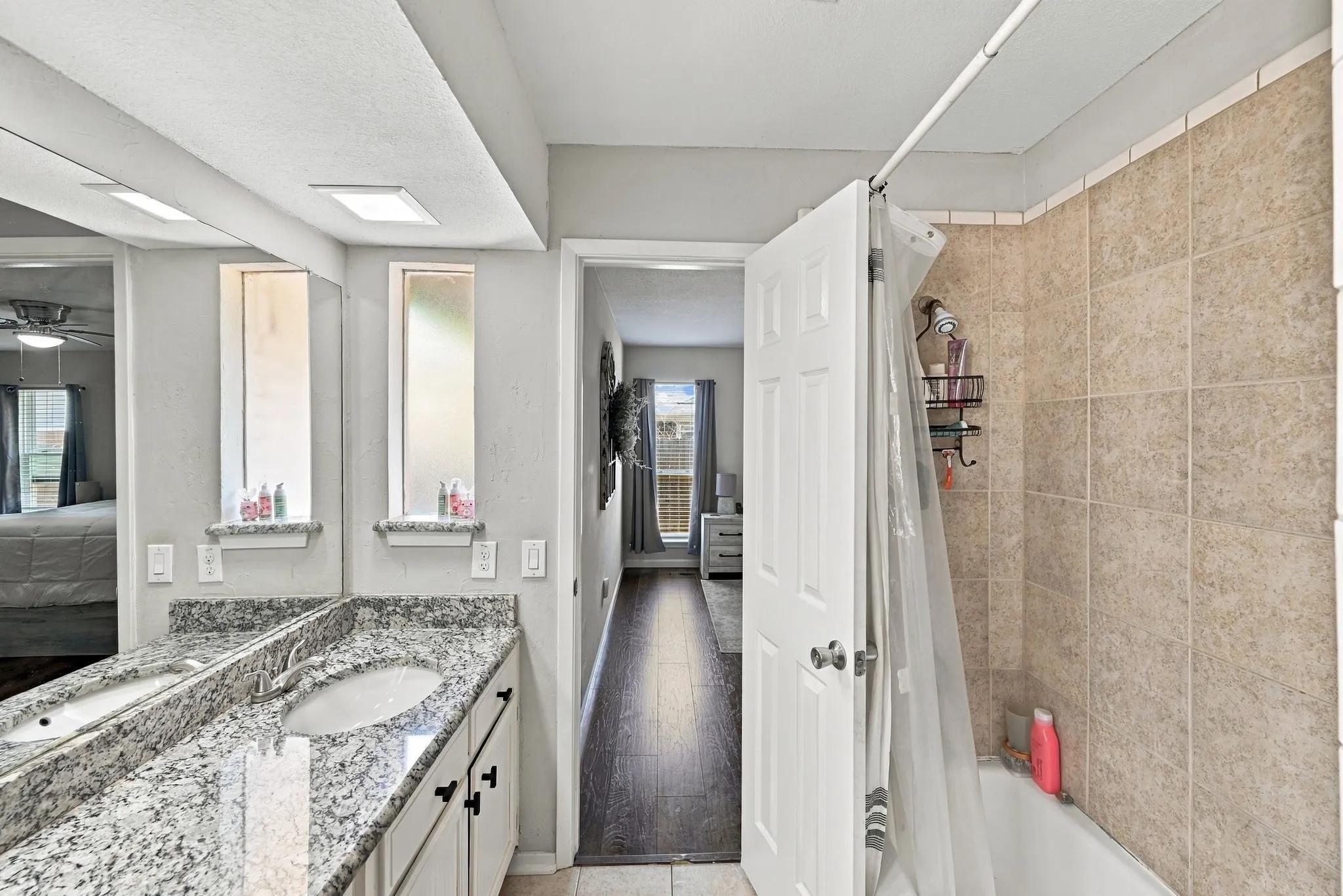 Single Family Residence For Sale in Tarrant County , 733 Montvale Drive, Mansfield, Texas 76063, 3 Bedroom, 2 Bathroom, 2 Garage spaces, 1,666 Sqft, built in 1983, mls#21386229, Real Estate Agent in Mansfield, Homes For Sale in Tarrant county, Homes For Sale in Mansfield, Realtor in Mansfield Texas, Real Estate Brokerage Independent Realty Texas, Luminita Cordes Realtor