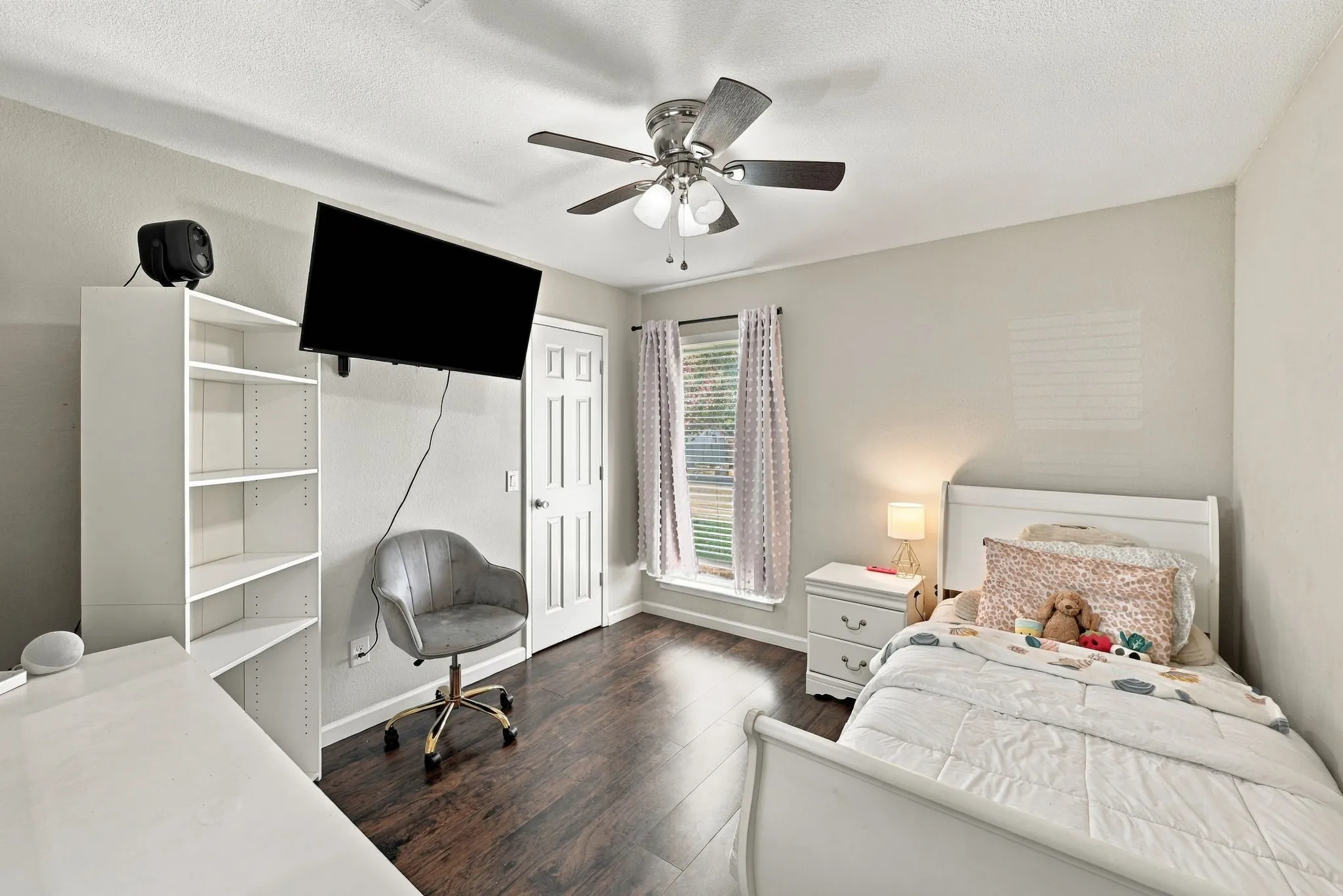 Single Family Residence For Sale in Tarrant County , 733 Montvale Drive, Mansfield, Texas 76063, 3 Bedroom, 2 Bathroom, 2 Garage spaces, 1,666 Sqft, built in 1983, mls#21386229, Real Estate Agent in Mansfield, Homes For Sale in Tarrant county, Homes For Sale in Mansfield, Realtor in Mansfield Texas, Real Estate Brokerage Independent Realty Texas, Luminita Cordes Realtor