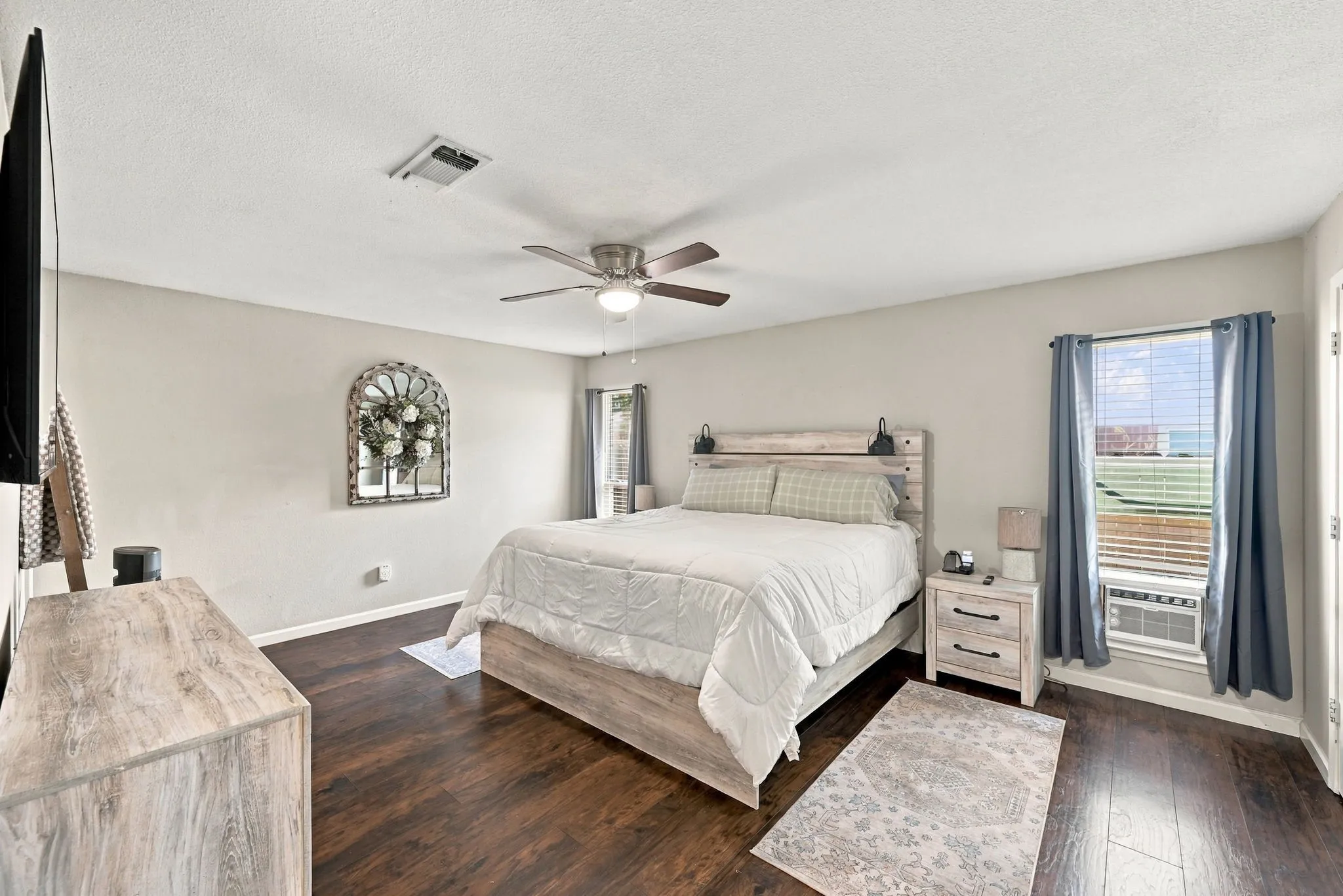 Single Family Residence For Sale in Tarrant County , 733 Montvale Drive, Mansfield, Texas 76063, 3 Bedroom, 2 Bathroom, 2 Garage spaces, 1,666 Sqft, built in 1983, mls#21386229, Real Estate Agent in Mansfield, Homes For Sale in Tarrant county, Homes For Sale in Mansfield, Realtor in Mansfield Texas, Real Estate Brokerage Independent Realty Texas, Luminita Cordes Realtor