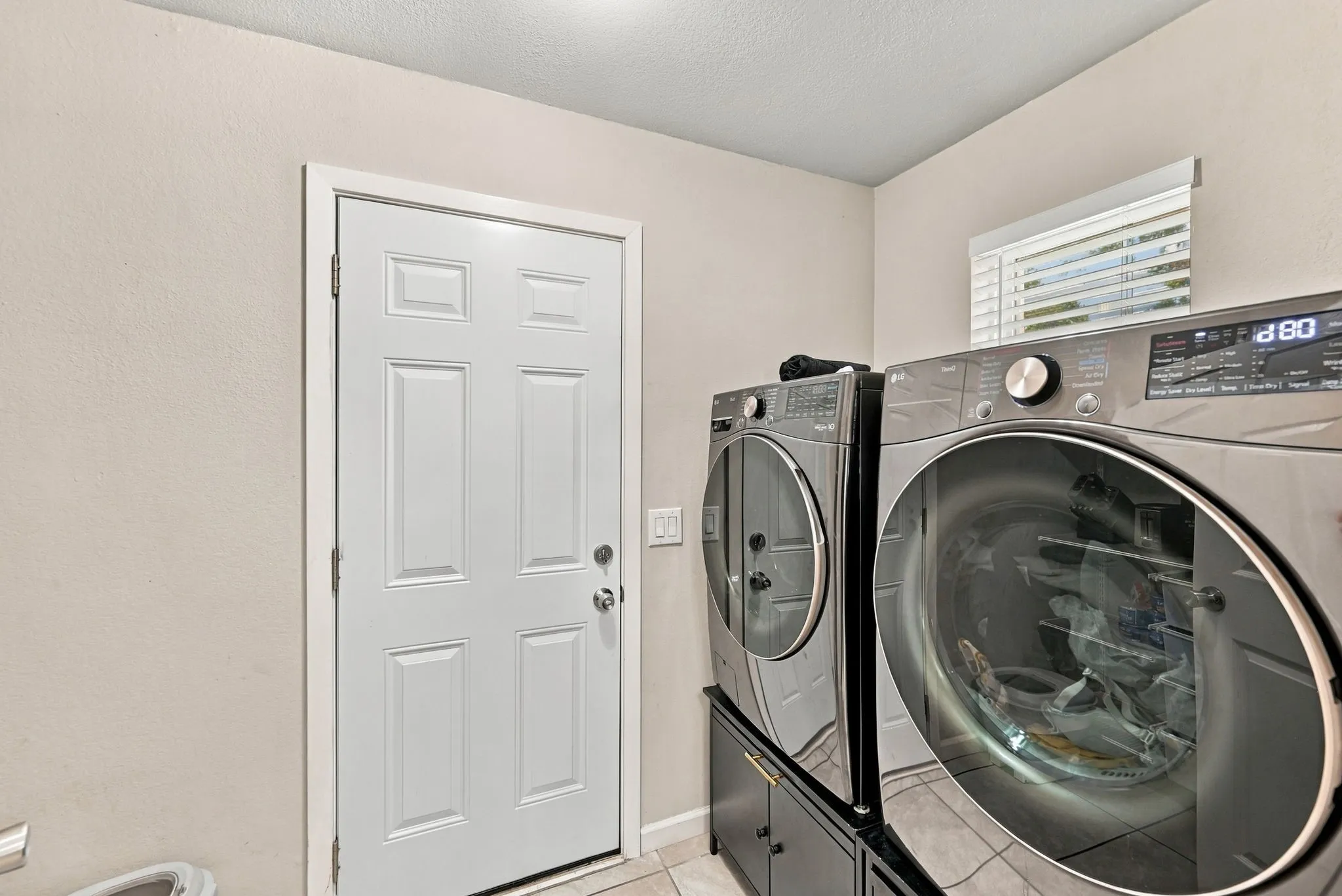 Single Family Residence For Sale in Tarrant County , 733 Montvale Drive, Mansfield, Texas 76063, 3 Bedroom, 2 Bathroom, 2 Garage spaces, 1,666 Sqft, built in 1983, mls#21386229, Real Estate Agent in Mansfield, Homes For Sale in Tarrant county, Homes For Sale in Mansfield, Realtor in Mansfield Texas, Real Estate Brokerage Independent Realty Texas, Luminita Cordes Realtor