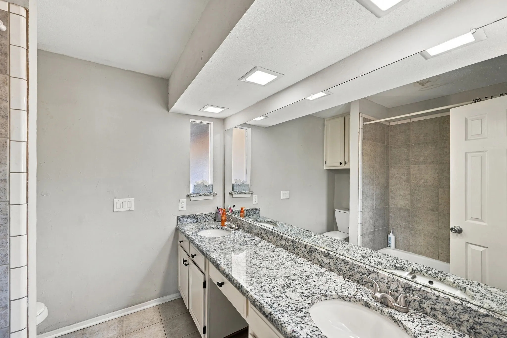Single Family Residence For Sale in Tarrant County , 733 Montvale Drive, Mansfield, Texas 76063, 3 Bedroom, 2 Bathroom, 2 Garage spaces, 1,666 Sqft, built in 1983, mls#21386229, Real Estate Agent in Mansfield, Homes For Sale in Tarrant county, Homes For Sale in Mansfield, Realtor in Mansfield Texas, Real Estate Brokerage Independent Realty Texas, Luminita Cordes Realtor