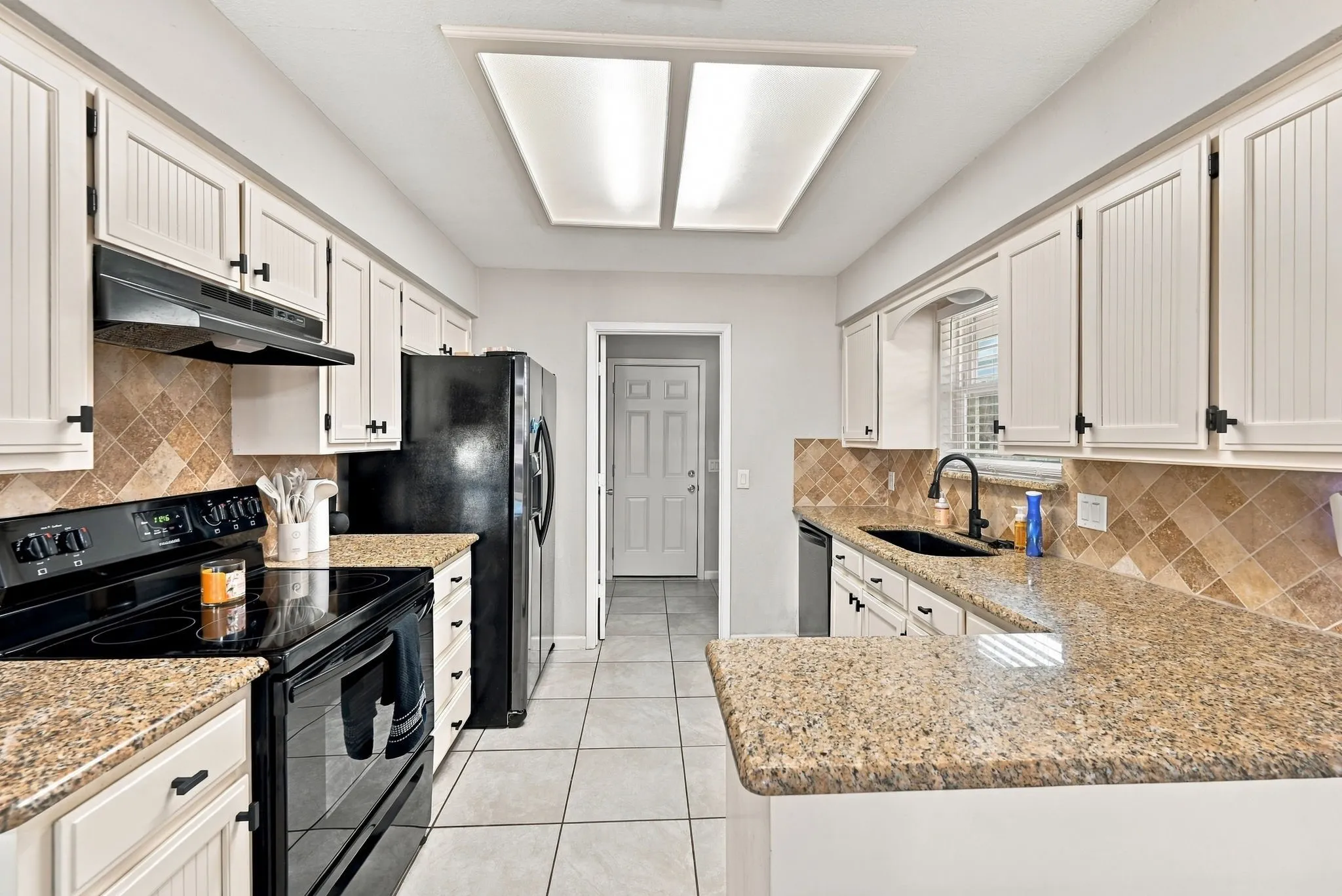 Single Family Residence For Sale in Tarrant County , 733 Montvale Drive, Mansfield, Texas 76063, 3 Bedroom, 2 Bathroom, 2 Garage spaces, 1,666 Sqft, built in 1983, mls#21386229, Real Estate Agent in Mansfield, Homes For Sale in Tarrant county, Homes For Sale in Mansfield, Realtor in Mansfield Texas, Real Estate Brokerage Independent Realty Texas, Luminita Cordes Realtor
