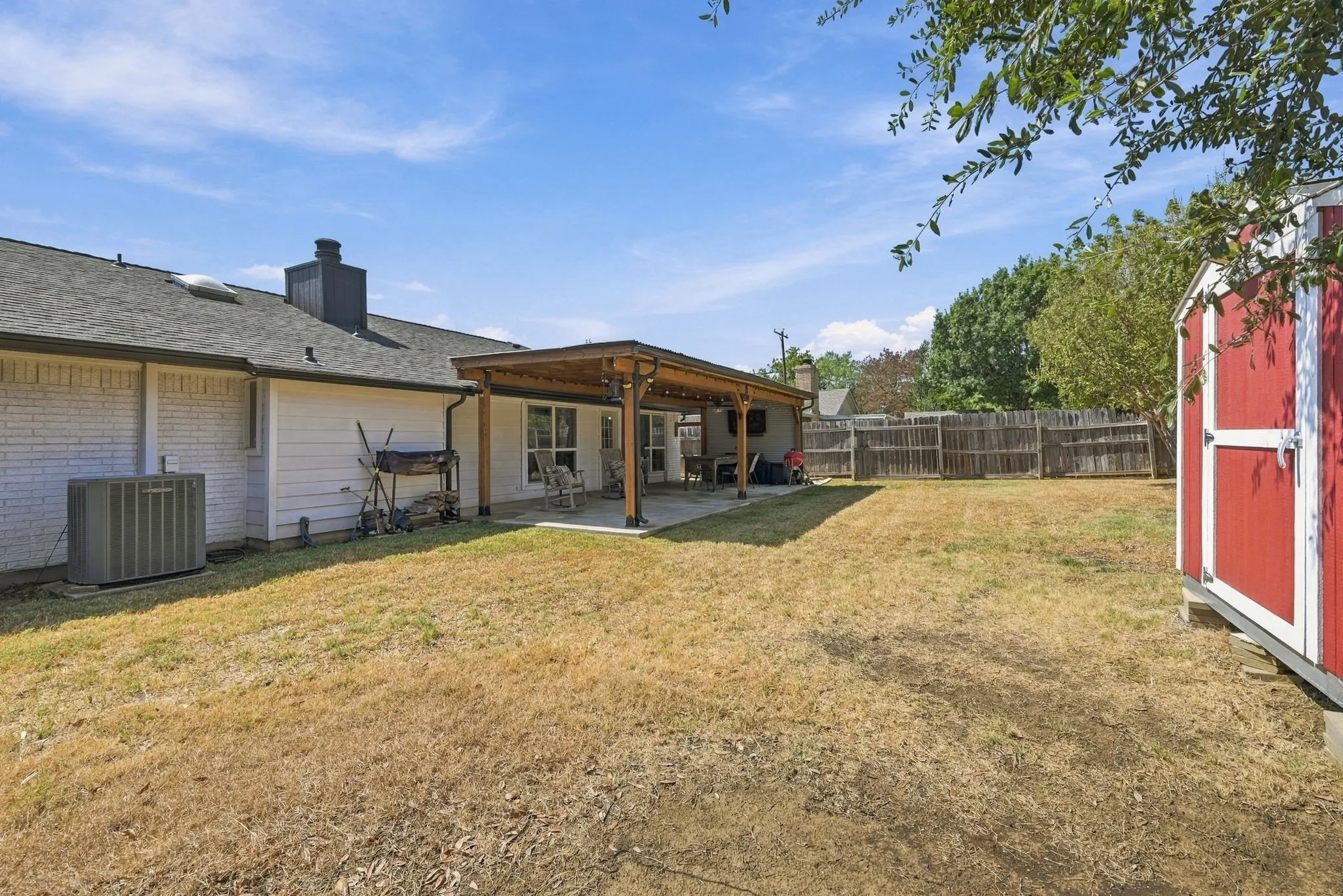 Single Family Residence For Sale in Tarrant County , 733 Montvale Drive, Mansfield, Texas 76063, 3 Bedroom, 2 Bathroom, 2 Garage spaces, 1,666 Sqft, built in 1983, mls#21386229, Real Estate Agent in Mansfield, Homes For Sale in Tarrant county, Homes For Sale in Mansfield, Realtor in Mansfield Texas, Real Estate Brokerage Independent Realty Texas, Luminita Cordes Realtor