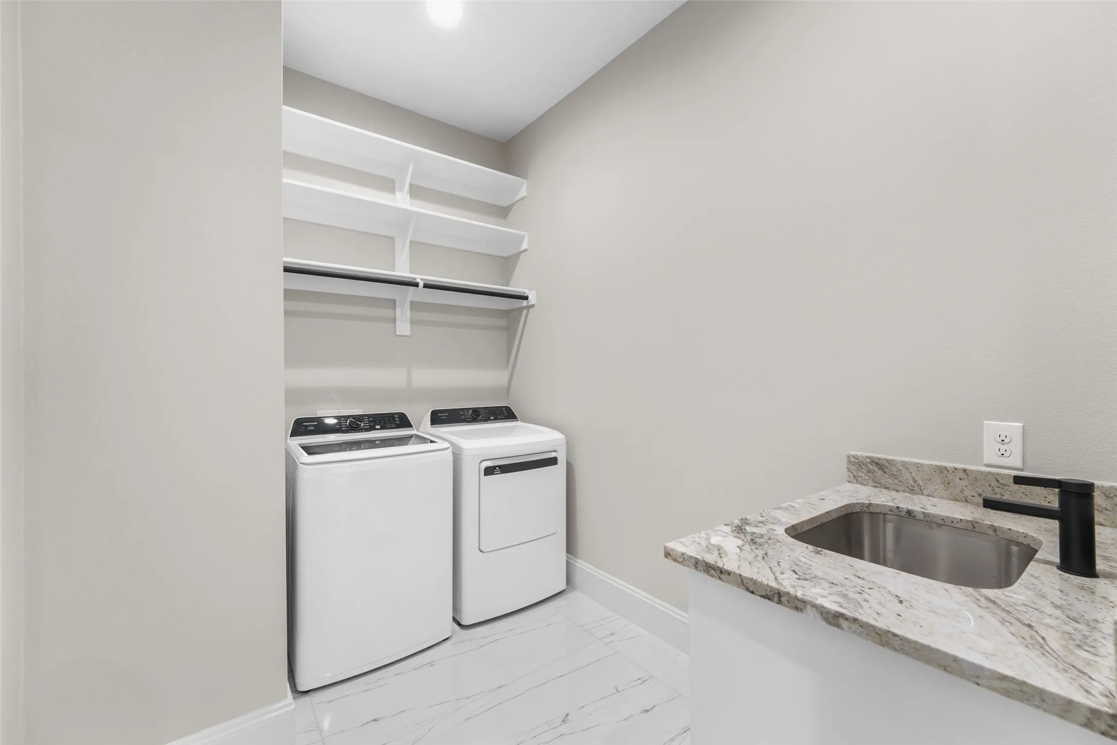 Single Family Residence For Sale in Dallas County , 707 Buckalew Street, Dallas, Texas 75208, 5 Bedroom, 3 Bathroom, 2 Garage spaces, 2,800 Sqft, built in 2026, mls#21386582, Real Estate Agent in Dallas, Homes For Sale in Dallas county, Homes For Sale in Dallas, Realtor in Dallas Texas, Real Estate Brokerage Independent Realty Texas, Luminita Cordes Realtor