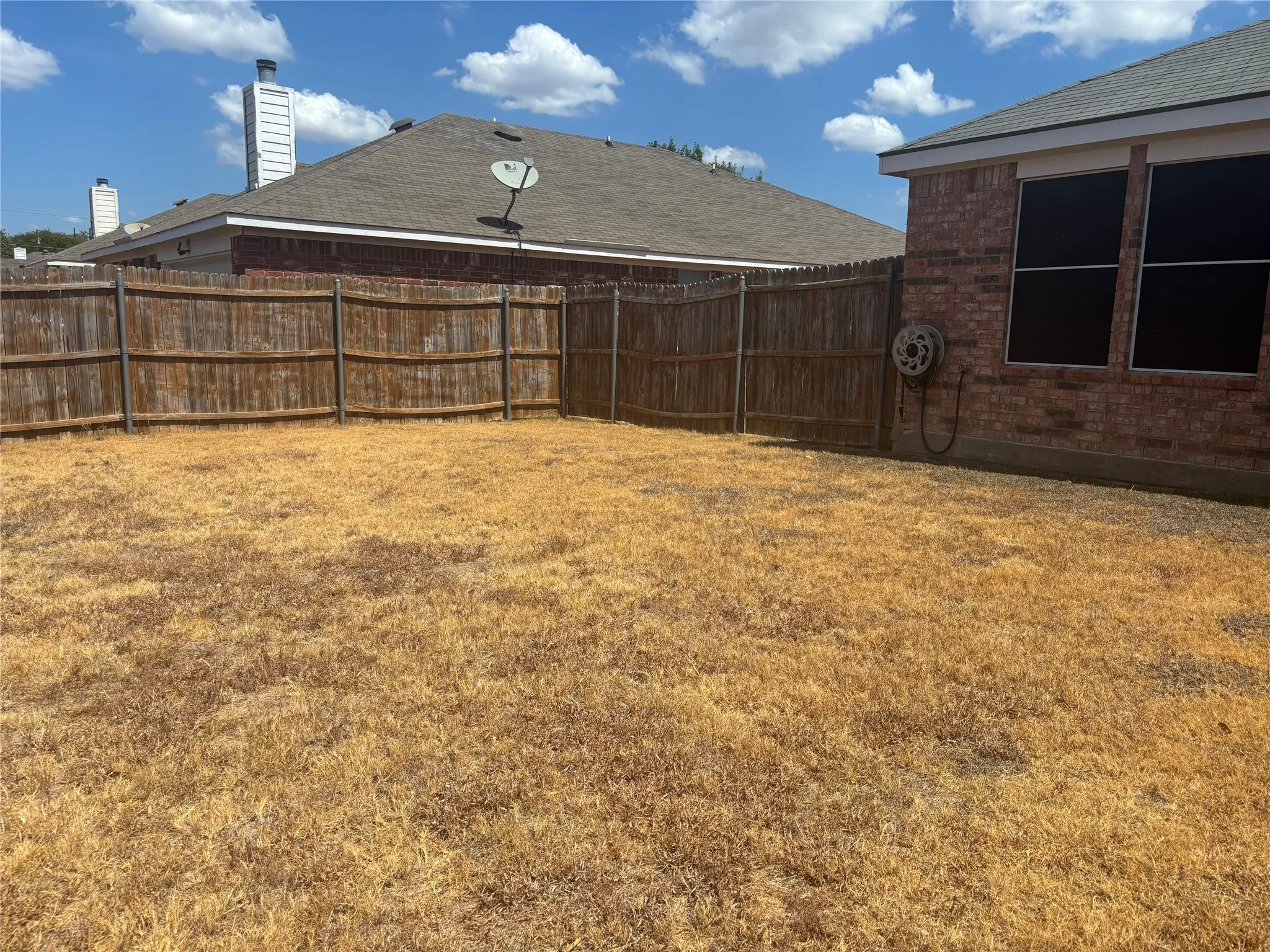 Single Family Residence For Sale in Dallas County , 1809 Chapman Drive, Lancaster, Texas 75134, 3 Bedroom, 2 Bathroom, 2 Garage spaces, 1,973 Sqft, built in 2007, mls#21386596, Real Estate Agent in Lancaster, Homes For Sale in Dallas county, Homes For Sale in Lancaster, Realtor in Lancaster Texas, Real Estate Brokerage Independent Realty Texas, Luminita Cordes Realtor