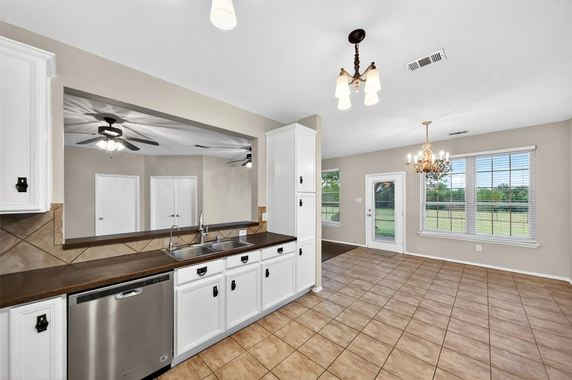 Single Family Residence For Rent in Rockwall County , 105 Southview Drive, Fate, Texas 75189, 4 Bedroom, 2 Bathroom, 2 Garage spaces, 2,846 Sqft, built in 2004, mls#21386601, Real Estate Agent in Fate, Homes For Rent in Rockwall county, Homes For Rent in Fate, Realtor in Fate Texas, Real Estate Brokerage Independent Realty Texas, Luminita Cordes Realtor