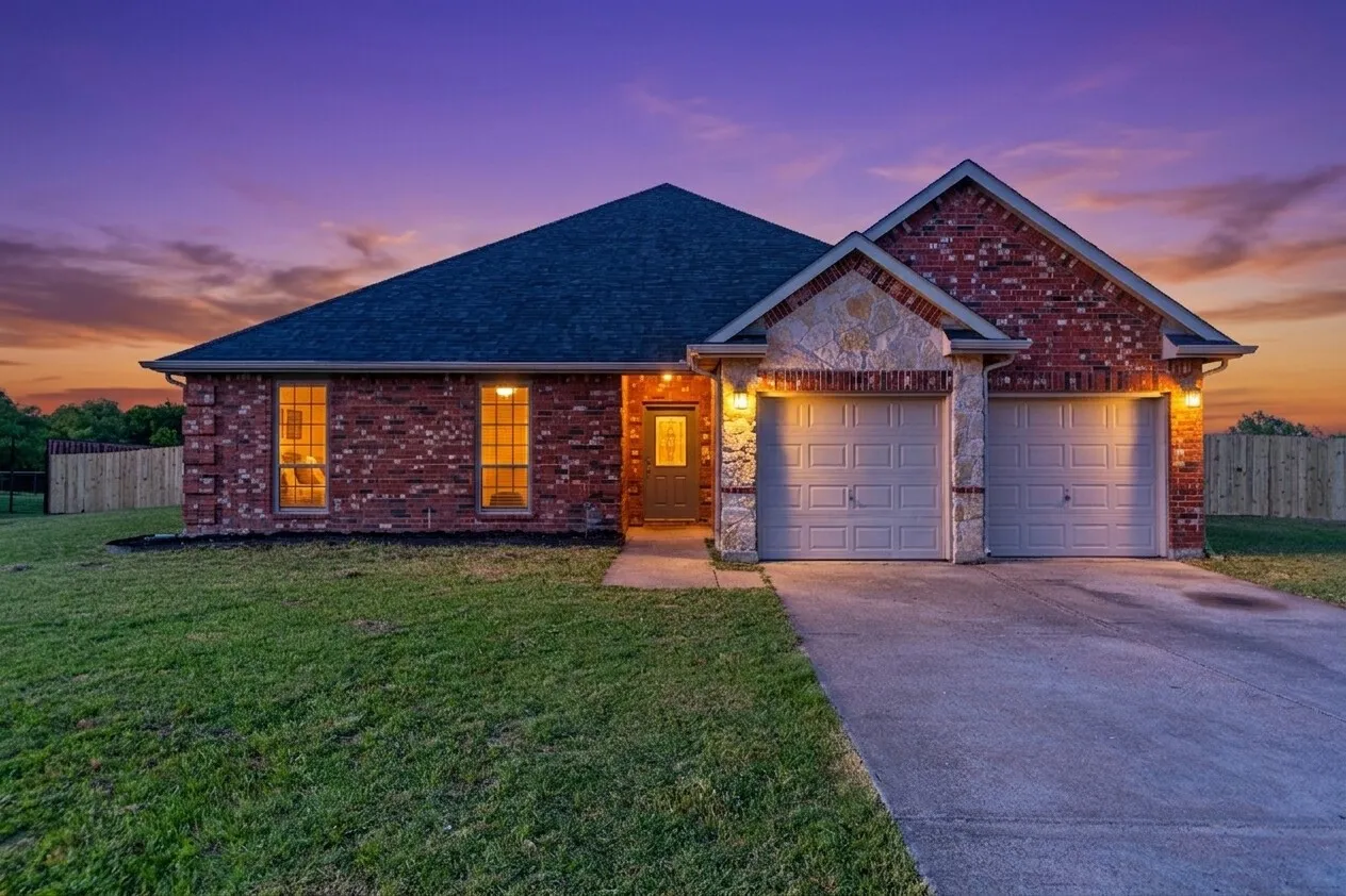 Single Family Residence For Rent in Rockwall County , 105 Southview Drive, Fate, Texas 75189, 4 Bedroom, 2 Bathroom, 2 Garage spaces, 2,846 Sqft, built in 2004, mls#21386601, Real Estate Agent in Fate, Homes For Rent in Rockwall county, Homes For Rent in Fate, Realtor in Fate Texas, Real Estate Brokerage Independent Realty Texas, Luminita Cordes Realtor