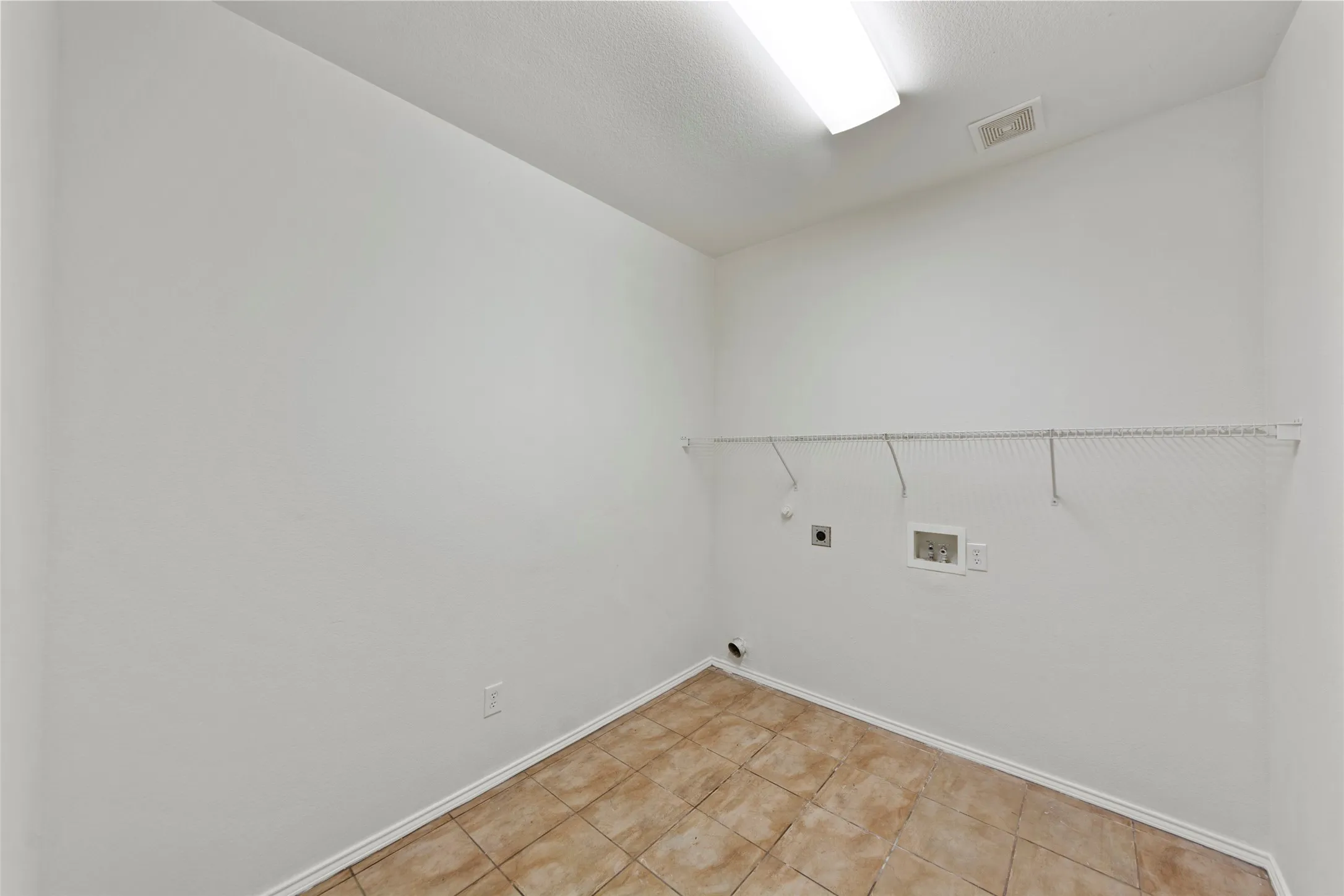 Single Family Residence For Rent in Rockwall County , 105 Southview Drive, Fate, Texas 75189, 4 Bedroom, 2 Bathroom, 2 Garage spaces, 2,846 Sqft, built in 2004, mls#21386601, Real Estate Agent in Fate, Homes For Rent in Rockwall county, Homes For Rent in Fate, Realtor in Fate Texas, Real Estate Brokerage Independent Realty Texas, Luminita Cordes Realtor