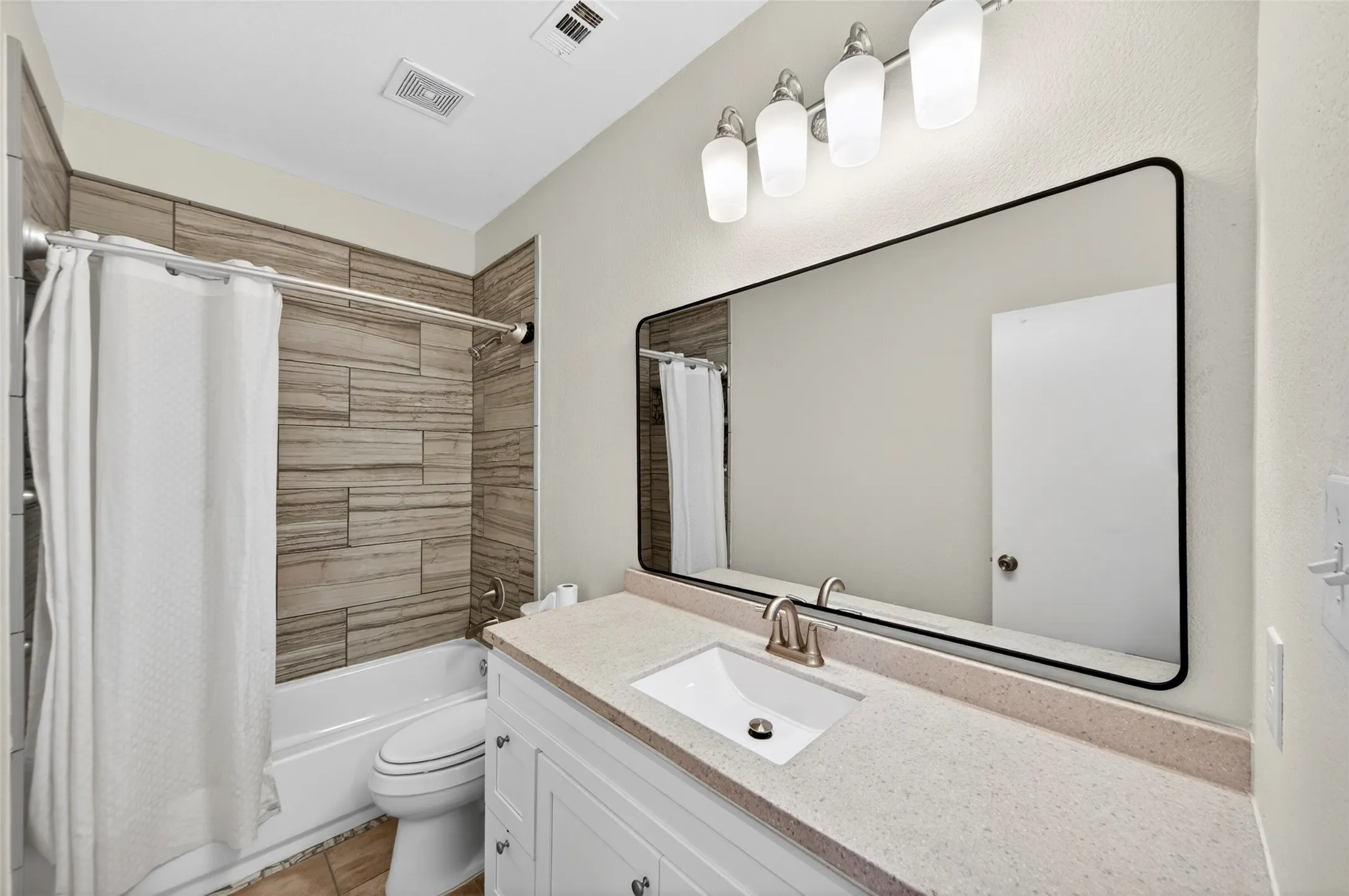 Single Family Residence For Rent in Rockwall County , 105 Southview Drive, Fate, Texas 75189, 4 Bedroom, 2 Bathroom, 2 Garage spaces, 2,846 Sqft, built in 2004, mls#21386601, Real Estate Agent in Fate, Homes For Rent in Rockwall county, Homes For Rent in Fate, Realtor in Fate Texas, Real Estate Brokerage Independent Realty Texas, Luminita Cordes Realtor