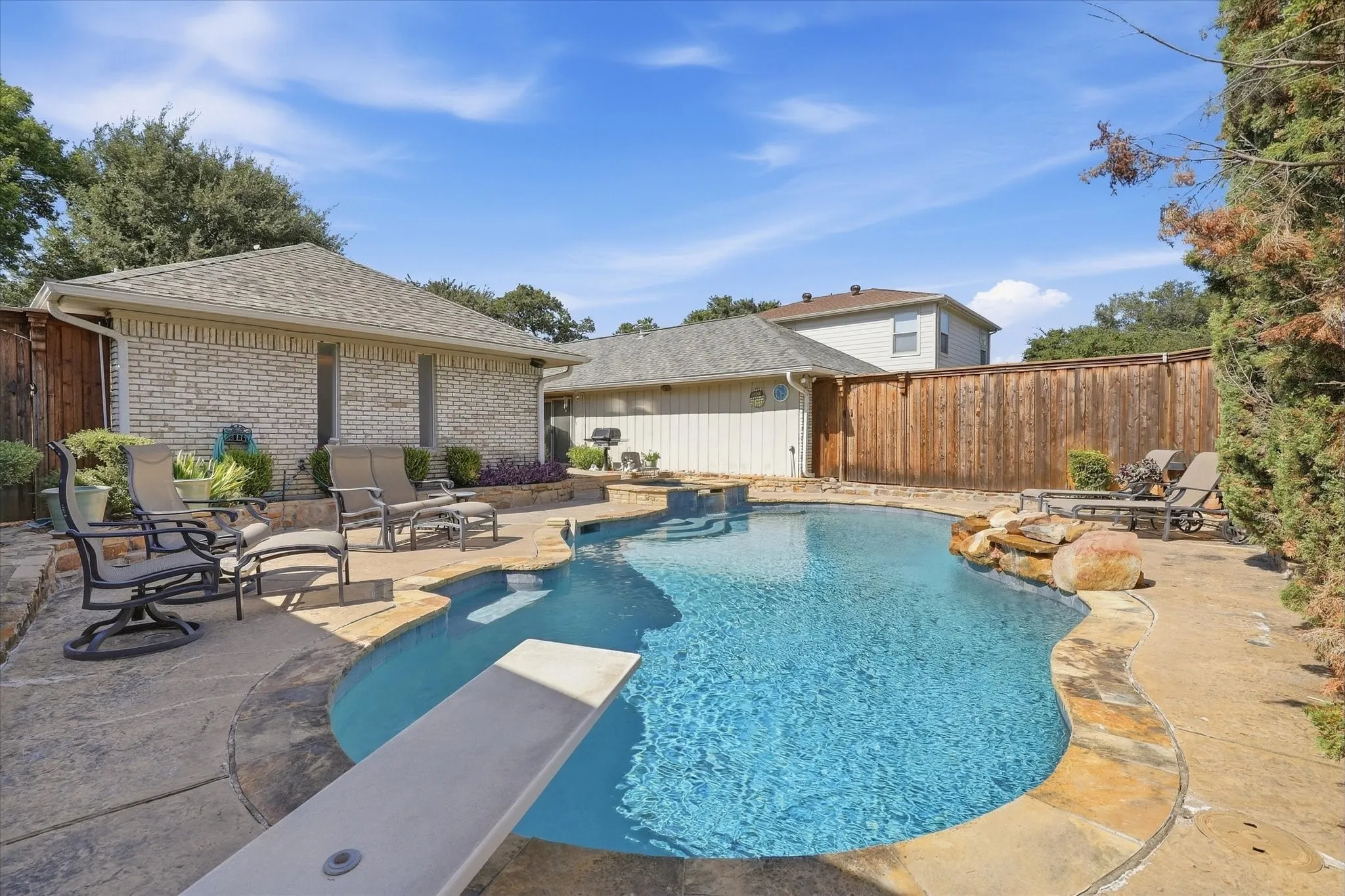 Single Family Residence For Sale in Dallas County , 15922 Windy Meadow Drive, Dallas, Texas 75248, 5 Bedroom, 3 Bathroom, 2 Garage spaces, 2,597 Sqft, built in 1975, mls#21386602, Real Estate Agent in Dallas, Homes For Sale in Dallas county, Homes For Sale in Dallas, Realtor in Dallas Texas, Real Estate Brokerage Independent Realty Texas, Luminita Cordes Realtor