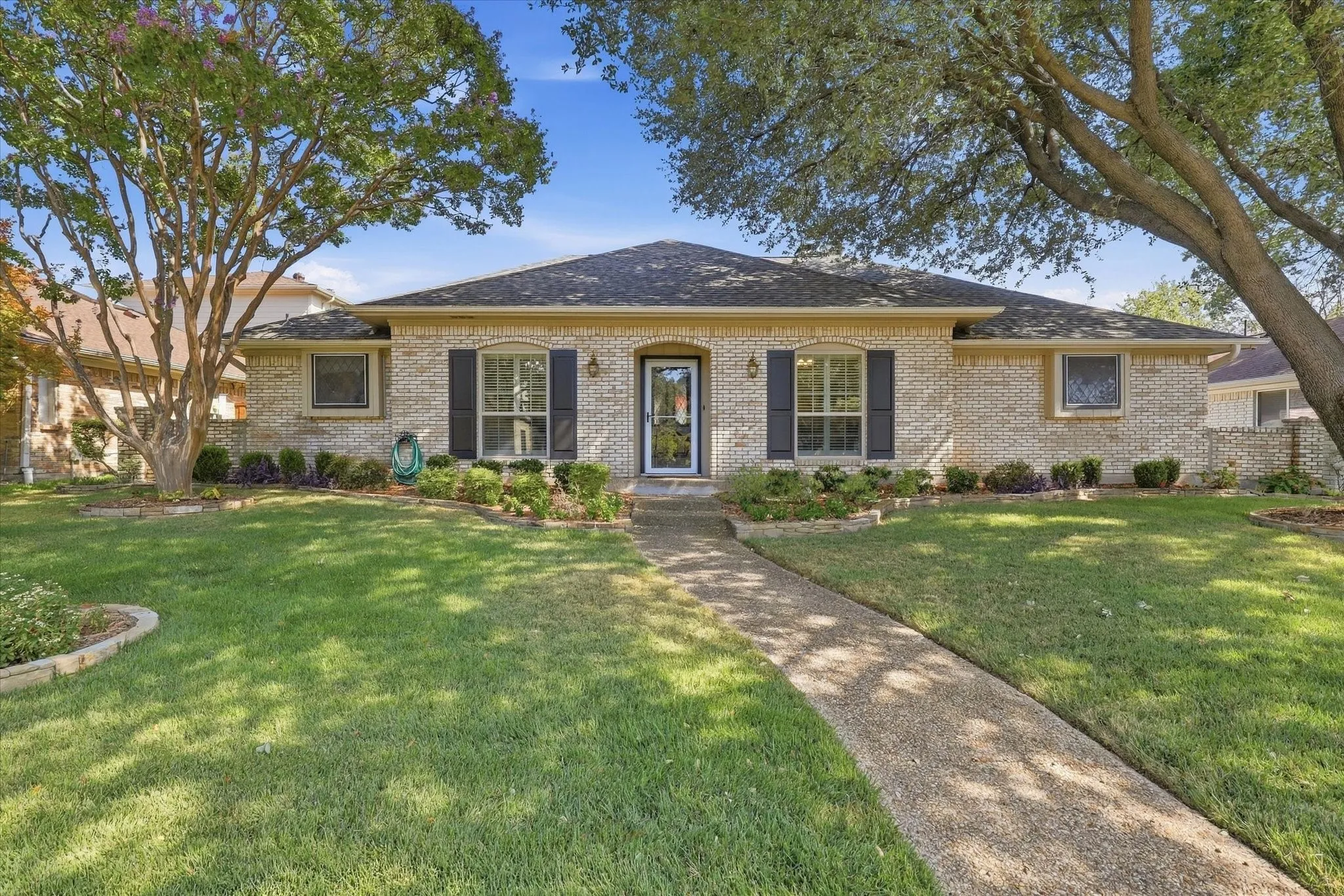 Single Family Residence For Sale in Dallas County , 15922 Windy Meadow Drive, Dallas, Texas 75248, 5 Bedroom, 3 Bathroom, 2 Garage spaces, 2,597 Sqft, built in 1975, mls#21386602, Real Estate Agent in Dallas, Homes For Sale in Dallas county, Homes For Sale in Dallas, Realtor in Dallas Texas, Real Estate Brokerage Independent Realty Texas, Luminita Cordes Realtor