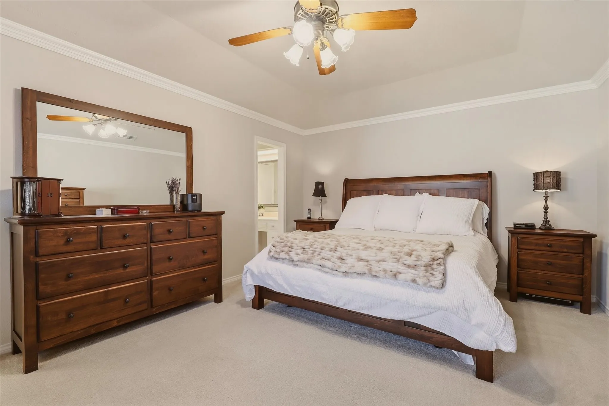 Single Family Residence For Sale in Dallas County , 15922 Windy Meadow Drive, Dallas, Texas 75248, 5 Bedroom, 3 Bathroom, 2 Garage spaces, 2,597 Sqft, built in 1975, mls#21386602, Real Estate Agent in Dallas, Homes For Sale in Dallas county, Homes For Sale in Dallas, Realtor in Dallas Texas, Real Estate Brokerage Independent Realty Texas, Luminita Cordes Realtor