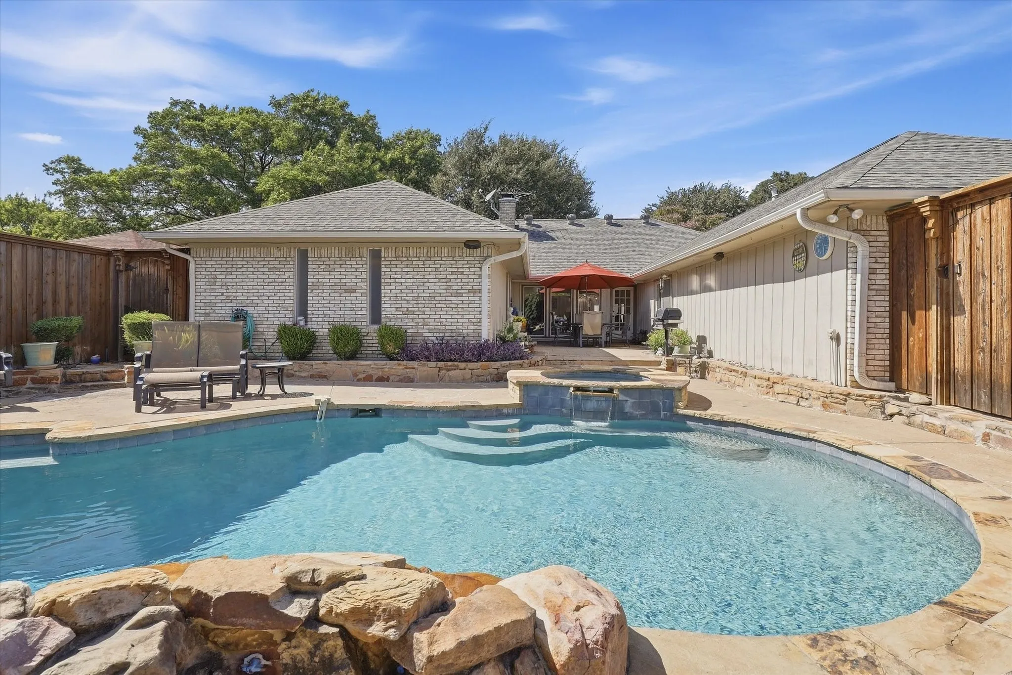 Single Family Residence For Sale in Dallas County , 15922 Windy Meadow Drive, Dallas, Texas 75248, 5 Bedroom, 3 Bathroom, 2 Garage spaces, 2,597 Sqft, built in 1975, mls#21386602, Real Estate Agent in Dallas, Homes For Sale in Dallas county, Homes For Sale in Dallas, Realtor in Dallas Texas, Real Estate Brokerage Independent Realty Texas, Luminita Cordes Realtor
