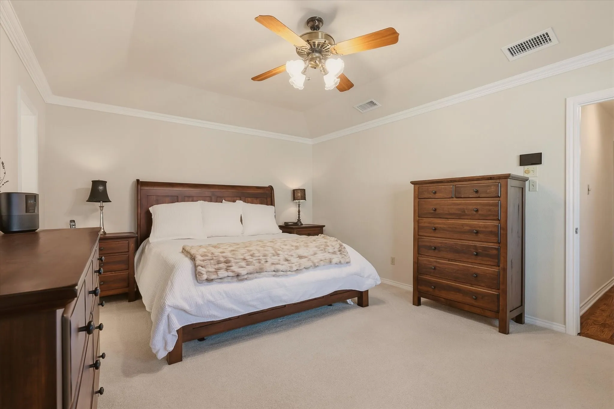 Single Family Residence For Sale in Dallas County , 15922 Windy Meadow Drive, Dallas, Texas 75248, 5 Bedroom, 3 Bathroom, 2 Garage spaces, 2,597 Sqft, built in 1975, mls#21386602, Real Estate Agent in Dallas, Homes For Sale in Dallas county, Homes For Sale in Dallas, Realtor in Dallas Texas, Real Estate Brokerage Independent Realty Texas, Luminita Cordes Realtor