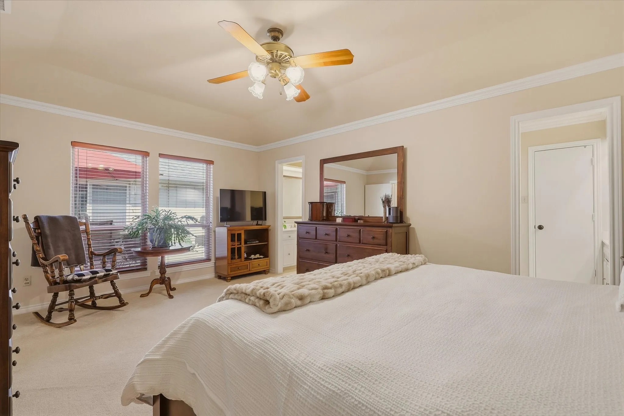 Single Family Residence For Sale in Dallas County , 15922 Windy Meadow Drive, Dallas, Texas 75248, 5 Bedroom, 3 Bathroom, 2 Garage spaces, 2,597 Sqft, built in 1975, mls#21386602, Real Estate Agent in Dallas, Homes For Sale in Dallas county, Homes For Sale in Dallas, Realtor in Dallas Texas, Real Estate Brokerage Independent Realty Texas, Luminita Cordes Realtor