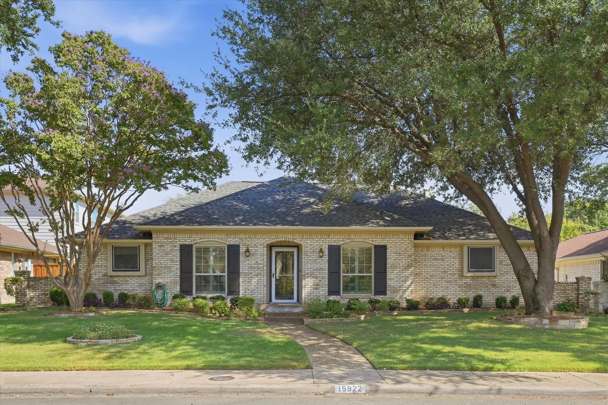 Single Family Residence For Sale in Dallas County , 15922 Windy Meadow Drive, Dallas, Texas 75248, 5 Bedroom, 3 Bathroom, 2 Garage spaces, 2,597 Sqft, built in 1975, mls#21386602, Real Estate Agent in Dallas, Homes For Sale in Dallas county, Homes For Sale in Dallas, Realtor in Dallas Texas, Real Estate Brokerage Independent Realty Texas, Luminita Cordes Realtor