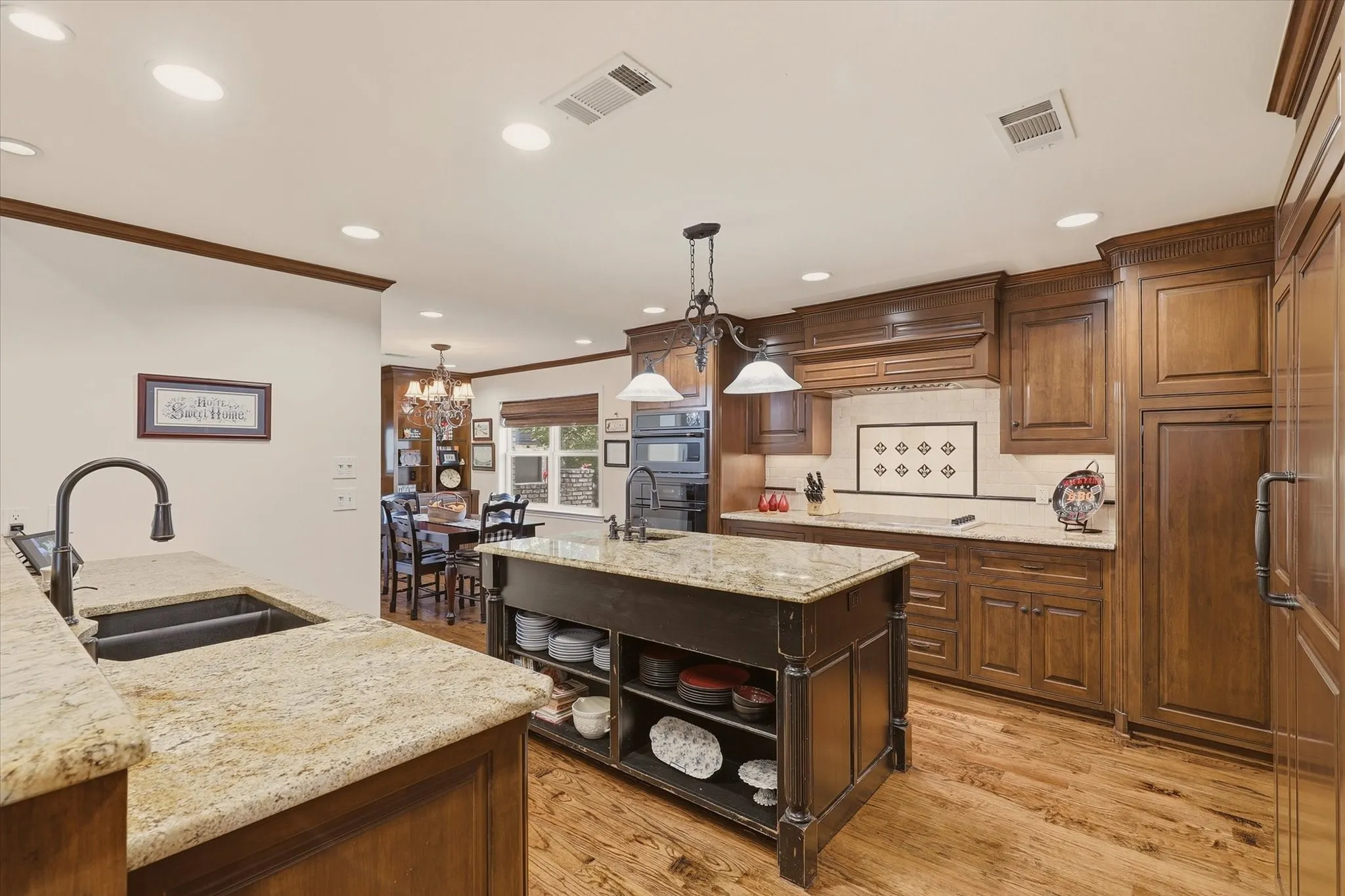 Single Family Residence For Sale in Dallas County , 15922 Windy Meadow Drive, Dallas, Texas 75248, 5 Bedroom, 3 Bathroom, 2 Garage spaces, 2,597 Sqft, built in 1975, mls#21386602, Real Estate Agent in Dallas, Homes For Sale in Dallas county, Homes For Sale in Dallas, Realtor in Dallas Texas, Real Estate Brokerage Independent Realty Texas, Luminita Cordes Realtor