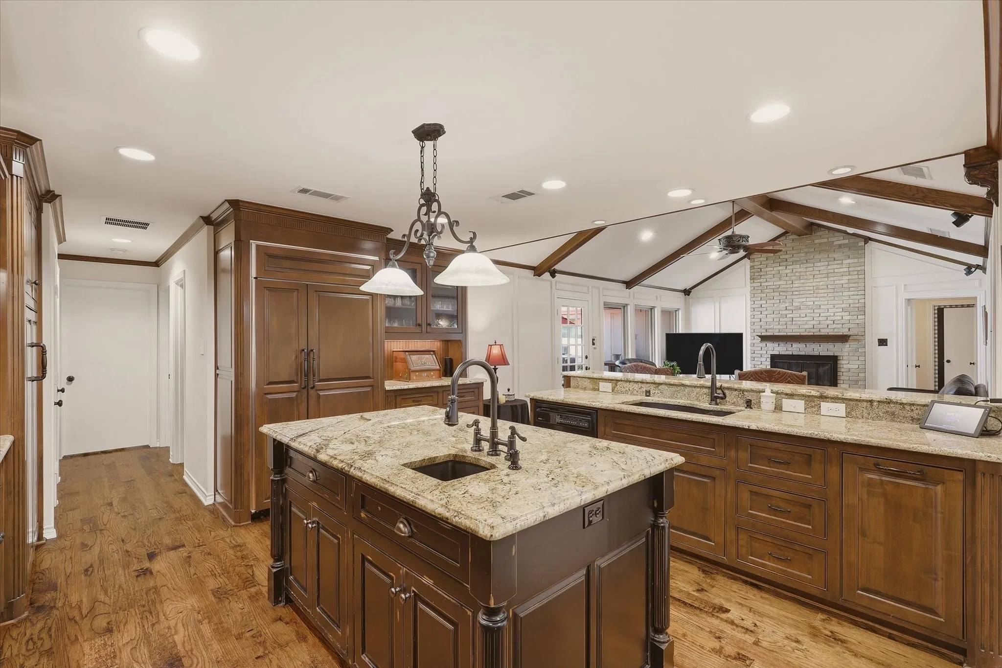 Single Family Residence For Sale in Dallas County , 15922 Windy Meadow Drive, Dallas, Texas 75248, 5 Bedroom, 3 Bathroom, 2 Garage spaces, 2,597 Sqft, built in 1975, mls#21386602, Real Estate Agent in Dallas, Homes For Sale in Dallas county, Homes For Sale in Dallas, Realtor in Dallas Texas, Real Estate Brokerage Independent Realty Texas, Luminita Cordes Realtor
