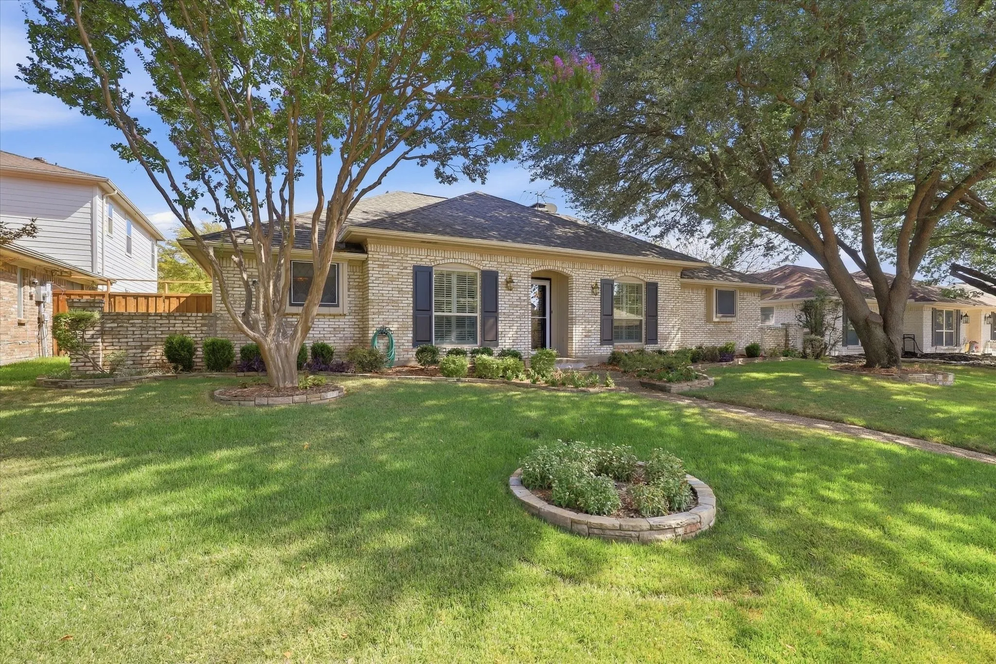 Single Family Residence For Sale in Dallas County , 15922 Windy Meadow Drive, Dallas, Texas 75248, 5 Bedroom, 3 Bathroom, 2 Garage spaces, 2,597 Sqft, built in 1975, mls#21386602, Real Estate Agent in Dallas, Homes For Sale in Dallas county, Homes For Sale in Dallas, Realtor in Dallas Texas, Real Estate Brokerage Independent Realty Texas, Luminita Cordes Realtor
