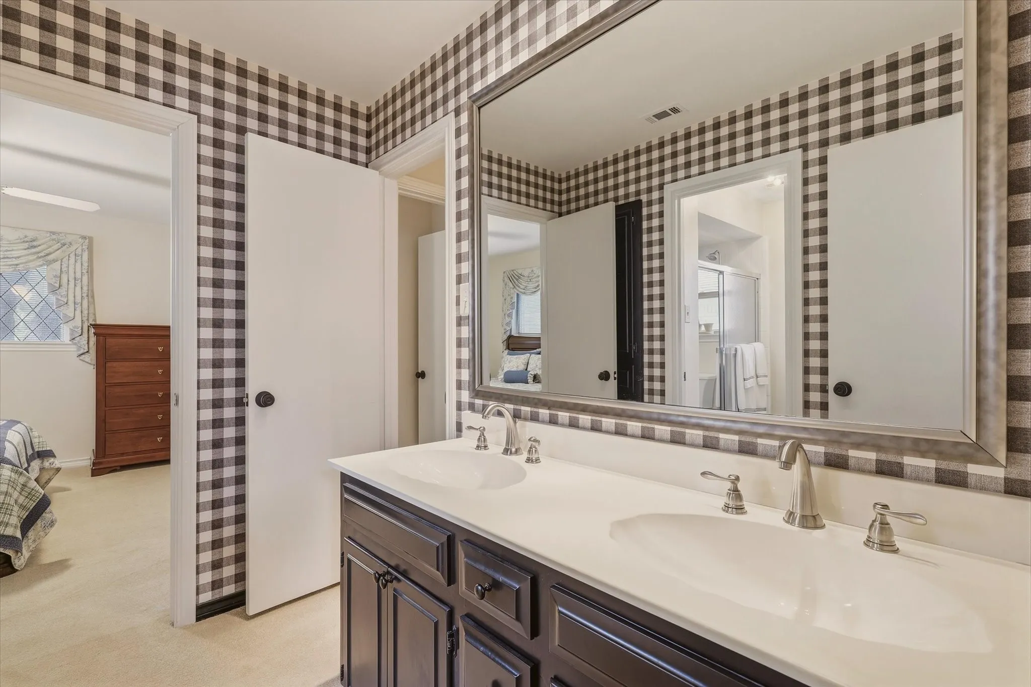 Single Family Residence For Sale in Dallas County , 15922 Windy Meadow Drive, Dallas, Texas 75248, 5 Bedroom, 3 Bathroom, 2 Garage spaces, 2,597 Sqft, built in 1975, mls#21386602, Real Estate Agent in Dallas, Homes For Sale in Dallas county, Homes For Sale in Dallas, Realtor in Dallas Texas, Real Estate Brokerage Independent Realty Texas, Luminita Cordes Realtor