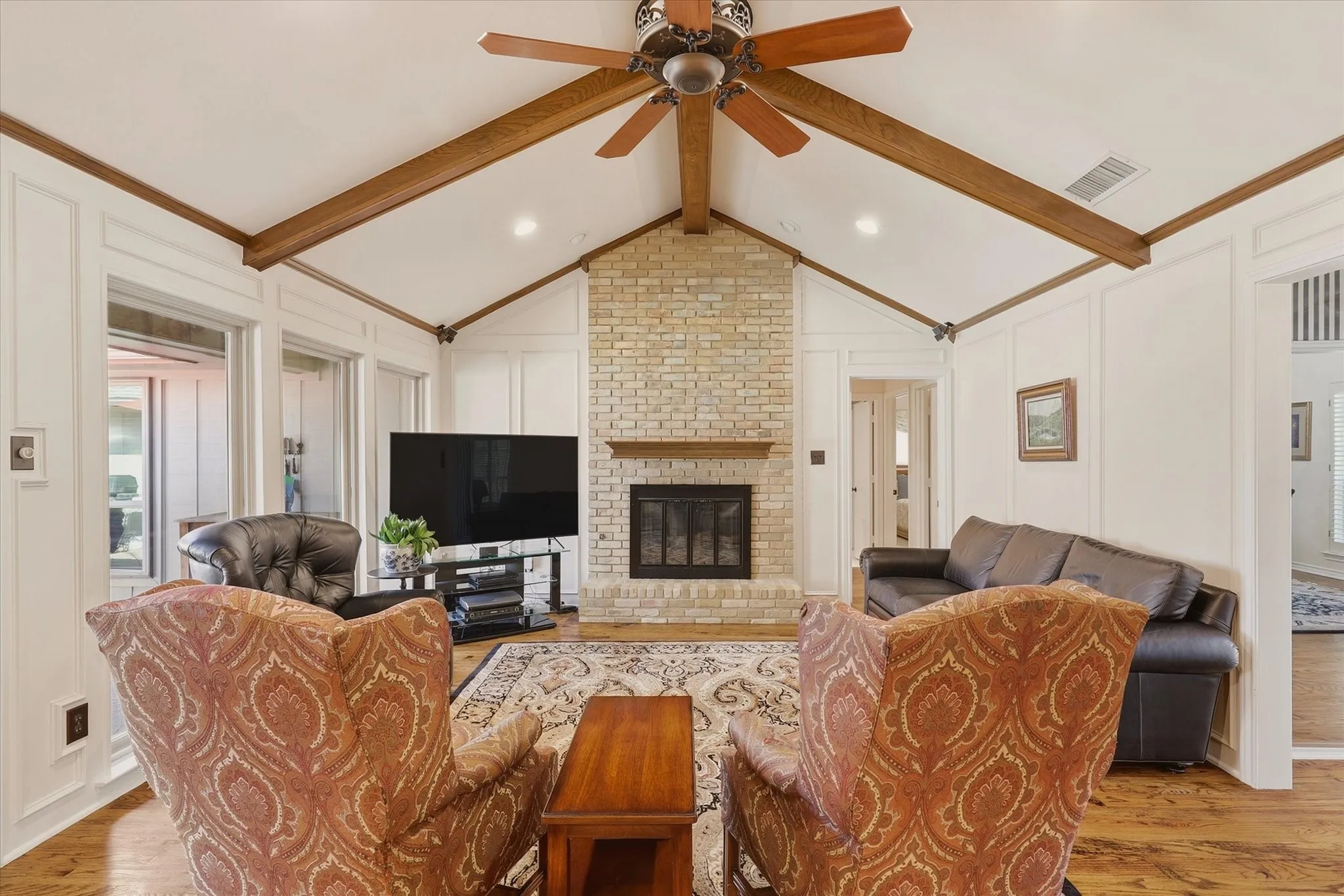 Single Family Residence For Sale in Dallas County , 15922 Windy Meadow Drive, Dallas, Texas 75248, 5 Bedroom, 3 Bathroom, 2 Garage spaces, 2,597 Sqft, built in 1975, mls#21386602, Real Estate Agent in Dallas, Homes For Sale in Dallas county, Homes For Sale in Dallas, Realtor in Dallas Texas, Real Estate Brokerage Independent Realty Texas, Luminita Cordes Realtor