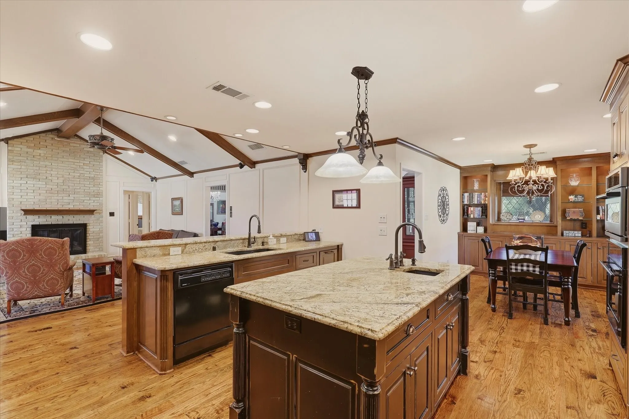 Single Family Residence For Sale in Dallas County , 15922 Windy Meadow Drive, Dallas, Texas 75248, 5 Bedroom, 3 Bathroom, 2 Garage spaces, 2,597 Sqft, built in 1975, mls#21386602, Real Estate Agent in Dallas, Homes For Sale in Dallas county, Homes For Sale in Dallas, Realtor in Dallas Texas, Real Estate Brokerage Independent Realty Texas, Luminita Cordes Realtor