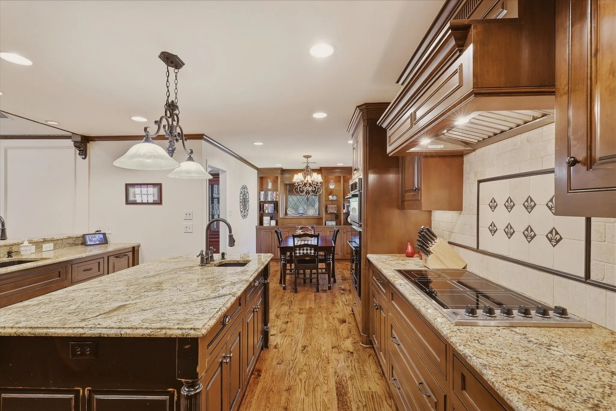 Single Family Residence For Sale in Dallas County , 15922 Windy Meadow Drive, Dallas, Texas 75248, 5 Bedroom, 3 Bathroom, 2 Garage spaces, 2,597 Sqft, built in 1975, mls#21386602, Real Estate Agent in Dallas, Homes For Sale in Dallas county, Homes For Sale in Dallas, Realtor in Dallas Texas, Real Estate Brokerage Independent Realty Texas, Luminita Cordes Realtor