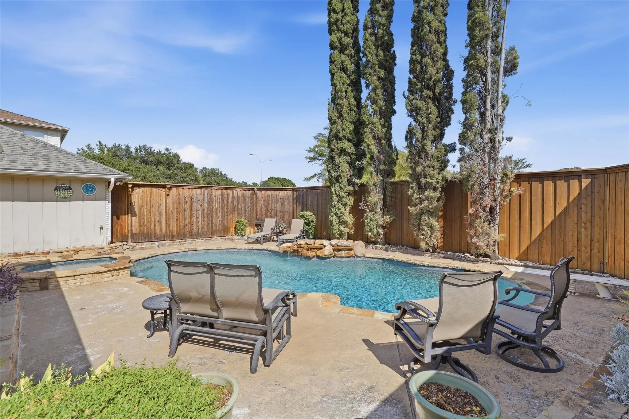 Single Family Residence For Sale in Dallas County , 15922 Windy Meadow Drive, Dallas, Texas 75248, 5 Bedroom, 3 Bathroom, 2 Garage spaces, 2,597 Sqft, built in 1975, mls#21386602, Real Estate Agent in Dallas, Homes For Sale in Dallas county, Homes For Sale in Dallas, Realtor in Dallas Texas, Real Estate Brokerage Independent Realty Texas, Luminita Cordes Realtor