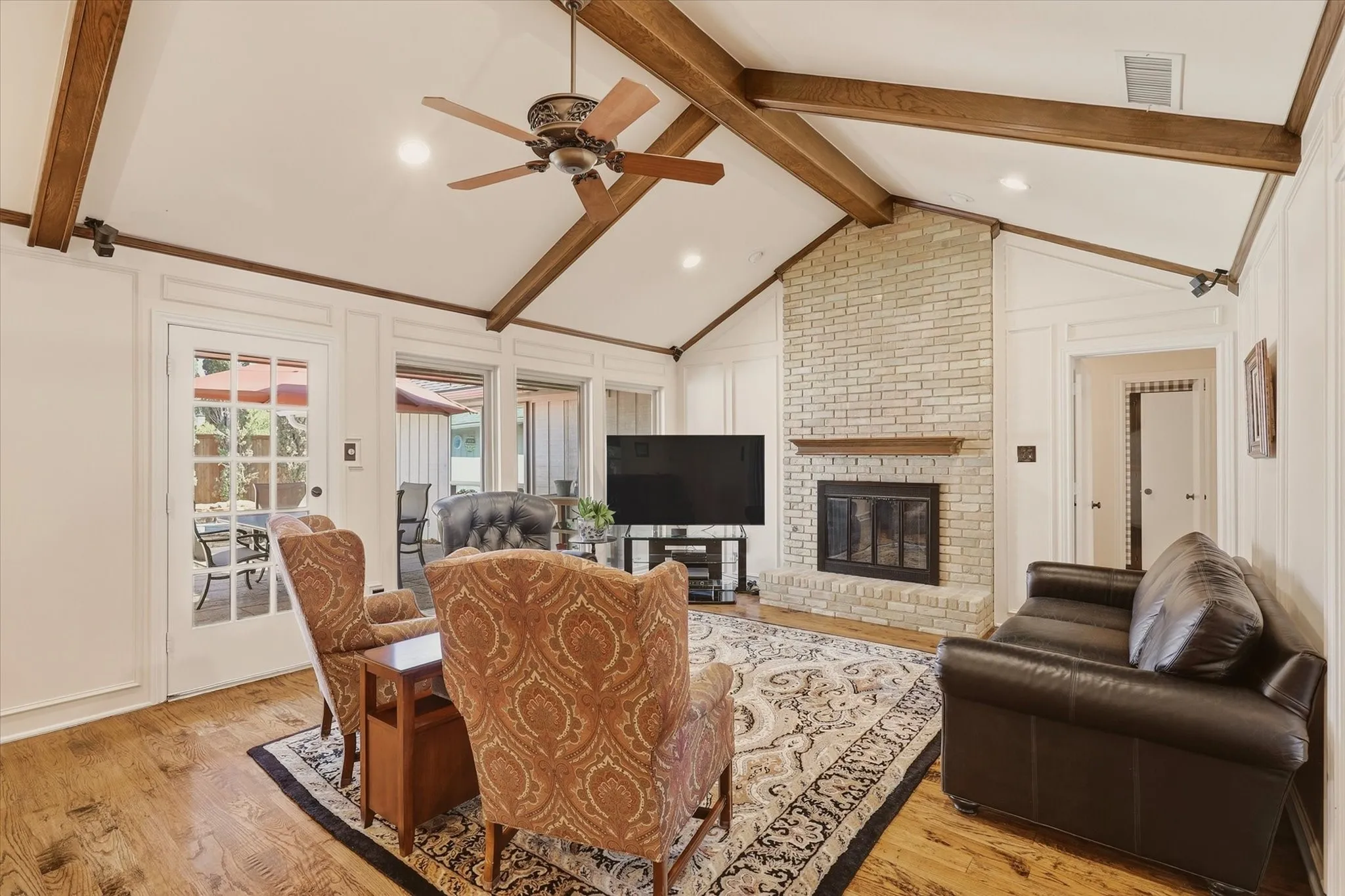 Single Family Residence For Sale in Dallas County , 15922 Windy Meadow Drive, Dallas, Texas 75248, 5 Bedroom, 3 Bathroom, 2 Garage spaces, 2,597 Sqft, built in 1975, mls#21386602, Real Estate Agent in Dallas, Homes For Sale in Dallas county, Homes For Sale in Dallas, Realtor in Dallas Texas, Real Estate Brokerage Independent Realty Texas, Luminita Cordes Realtor