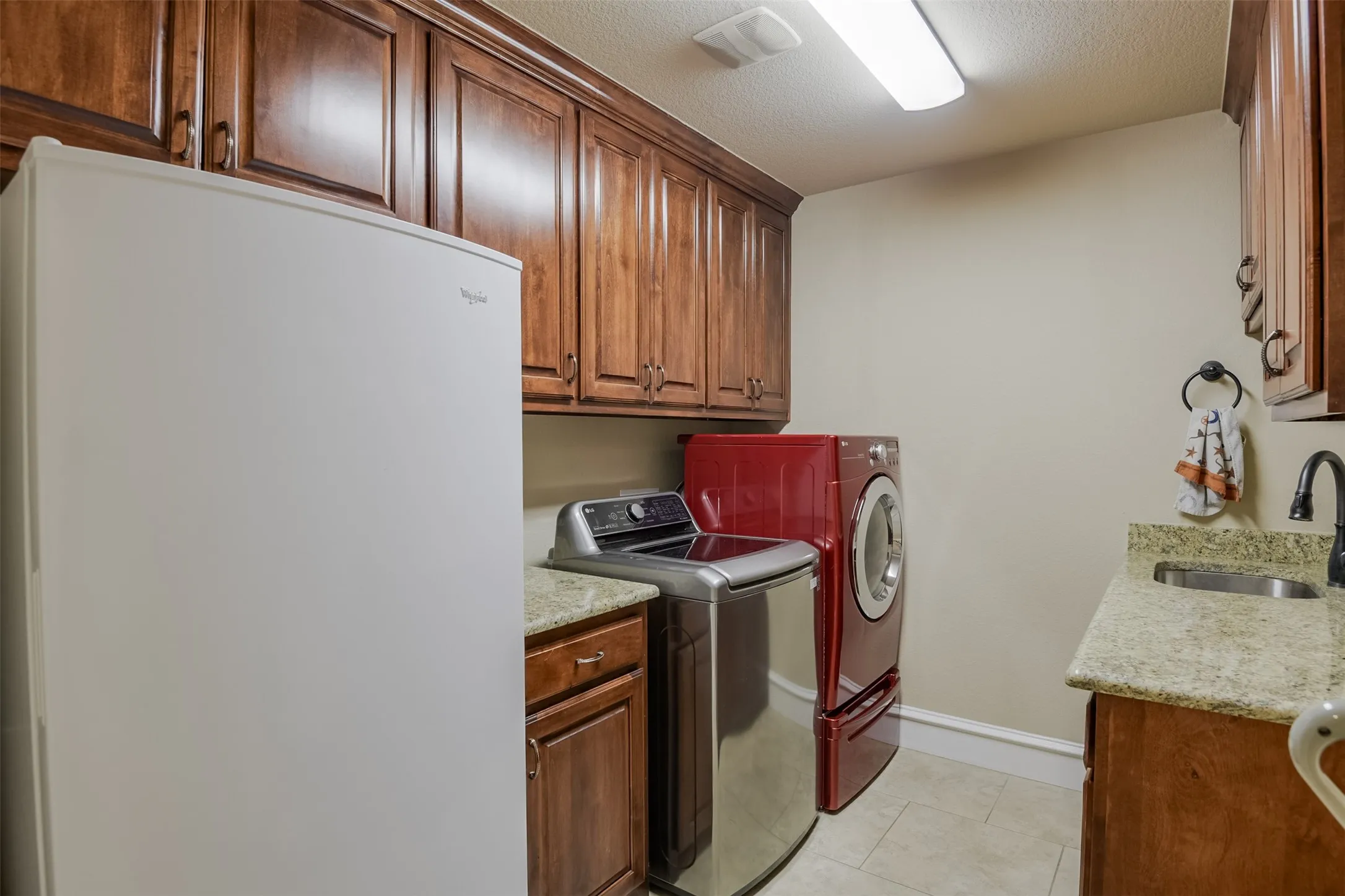 Single Family Residence For Sale in Ellis County , 505 Boz Road, Waxahachie, Texas 75167, 4 Bedroom, 3 Bathroom, 2 Garage spaces, 3,176 Sqft, built in 2015, mls#21384589, Real Estate Agent in Waxahachie, Homes For Sale in Ellis county, Homes For Sale in Waxahachie, Realtor in Waxahachie Texas, Real Estate Brokerage Independent Realty Texas, Luminita Cordes Realtor