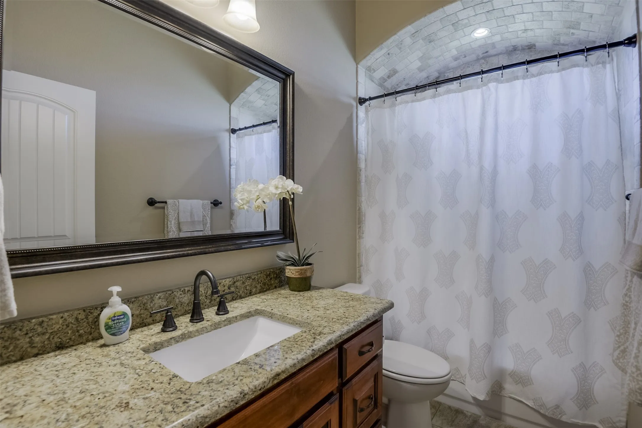 Single Family Residence For Sale in Ellis County , 505 Boz Road, Waxahachie, Texas 75167, 4 Bedroom, 3 Bathroom, 2 Garage spaces, 3,176 Sqft, built in 2015, mls#21384589, Real Estate Agent in Waxahachie, Homes For Sale in Ellis county, Homes For Sale in Waxahachie, Realtor in Waxahachie Texas, Real Estate Brokerage Independent Realty Texas, Luminita Cordes Realtor