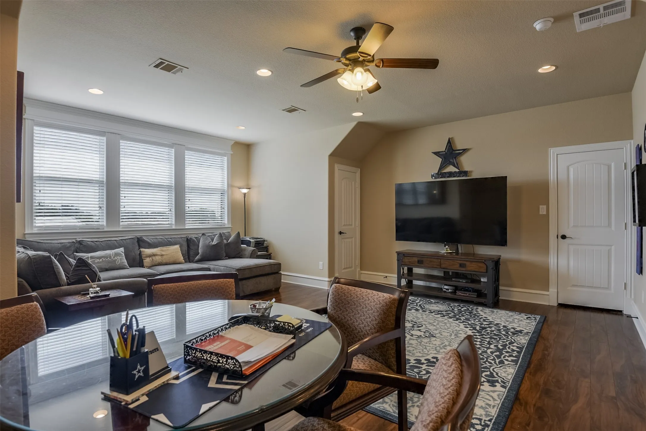 Single Family Residence For Sale in Ellis County , 505 Boz Road, Waxahachie, Texas 75167, 4 Bedroom, 3 Bathroom, 2 Garage spaces, 3,176 Sqft, built in 2015, mls#21384589, Real Estate Agent in Waxahachie, Homes For Sale in Ellis county, Homes For Sale in Waxahachie, Realtor in Waxahachie Texas, Real Estate Brokerage Independent Realty Texas, Luminita Cordes Realtor