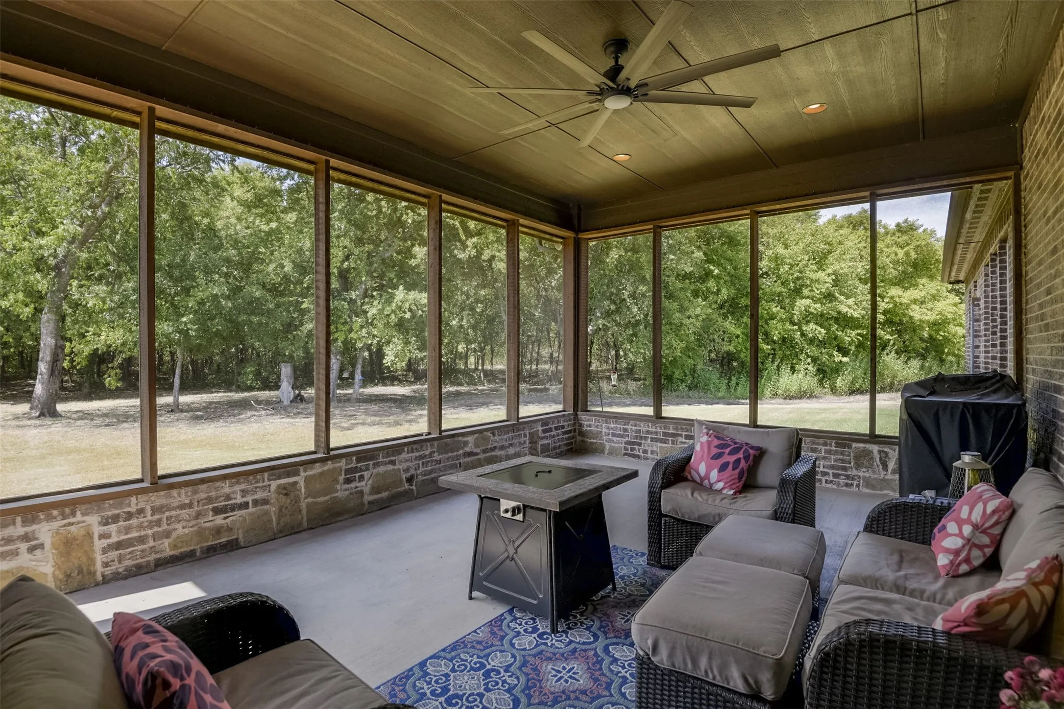 Single Family Residence For Sale in Ellis County , 505 Boz Road, Waxahachie, Texas 75167, 4 Bedroom, 3 Bathroom, 2 Garage spaces, 3,176 Sqft, built in 2015, mls#21384589, Real Estate Agent in Waxahachie, Homes For Sale in Ellis county, Homes For Sale in Waxahachie, Realtor in Waxahachie Texas, Real Estate Brokerage Independent Realty Texas, Luminita Cordes Realtor