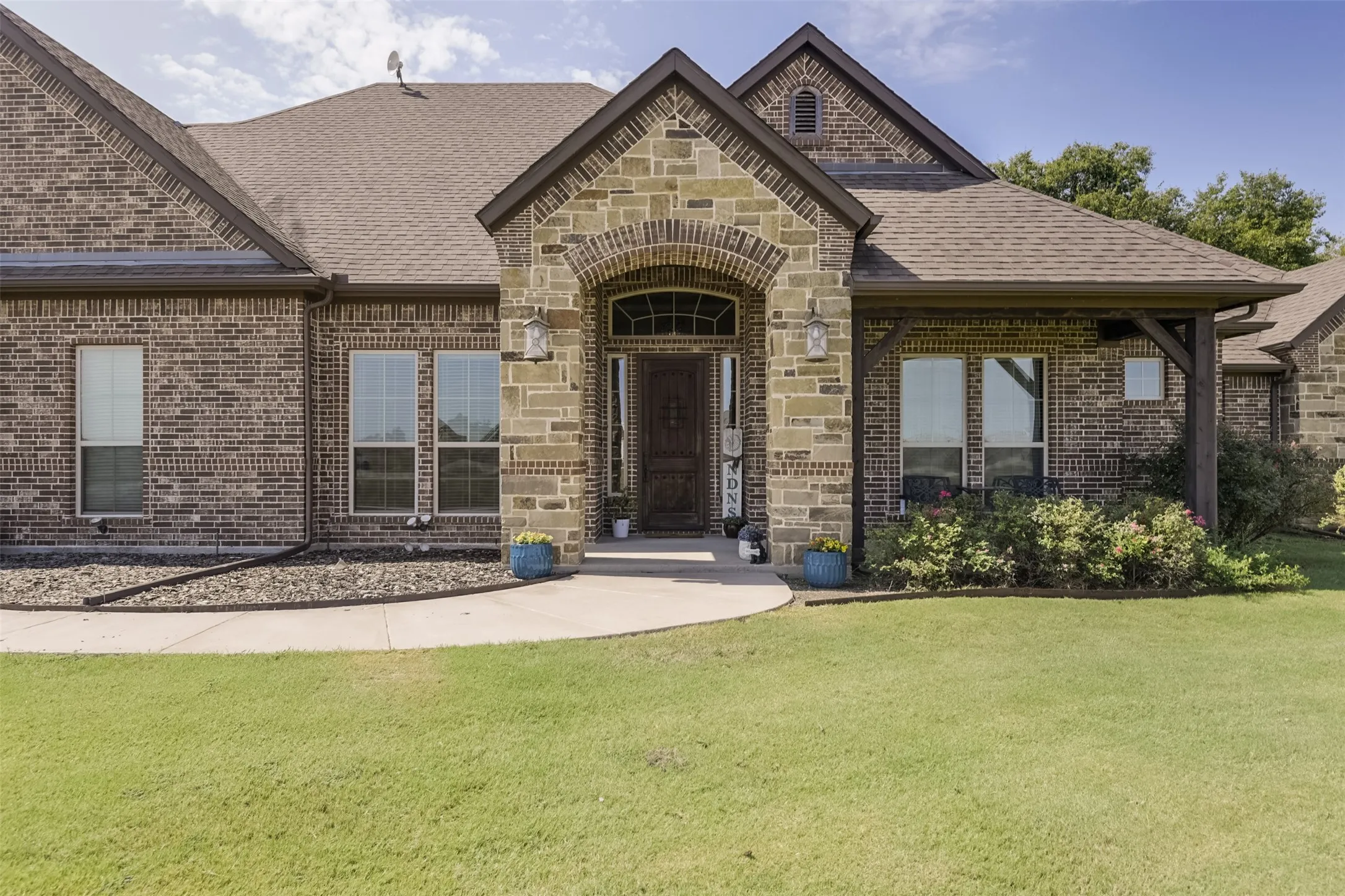 Single Family Residence For Sale in Ellis County , 505 Boz Road, Waxahachie, Texas 75167, 4 Bedroom, 3 Bathroom, 2 Garage spaces, 3,176 Sqft, built in 2015, mls#21384589, Real Estate Agent in Waxahachie, Homes For Sale in Ellis county, Homes For Sale in Waxahachie, Realtor in Waxahachie Texas, Real Estate Brokerage Independent Realty Texas, Luminita Cordes Realtor