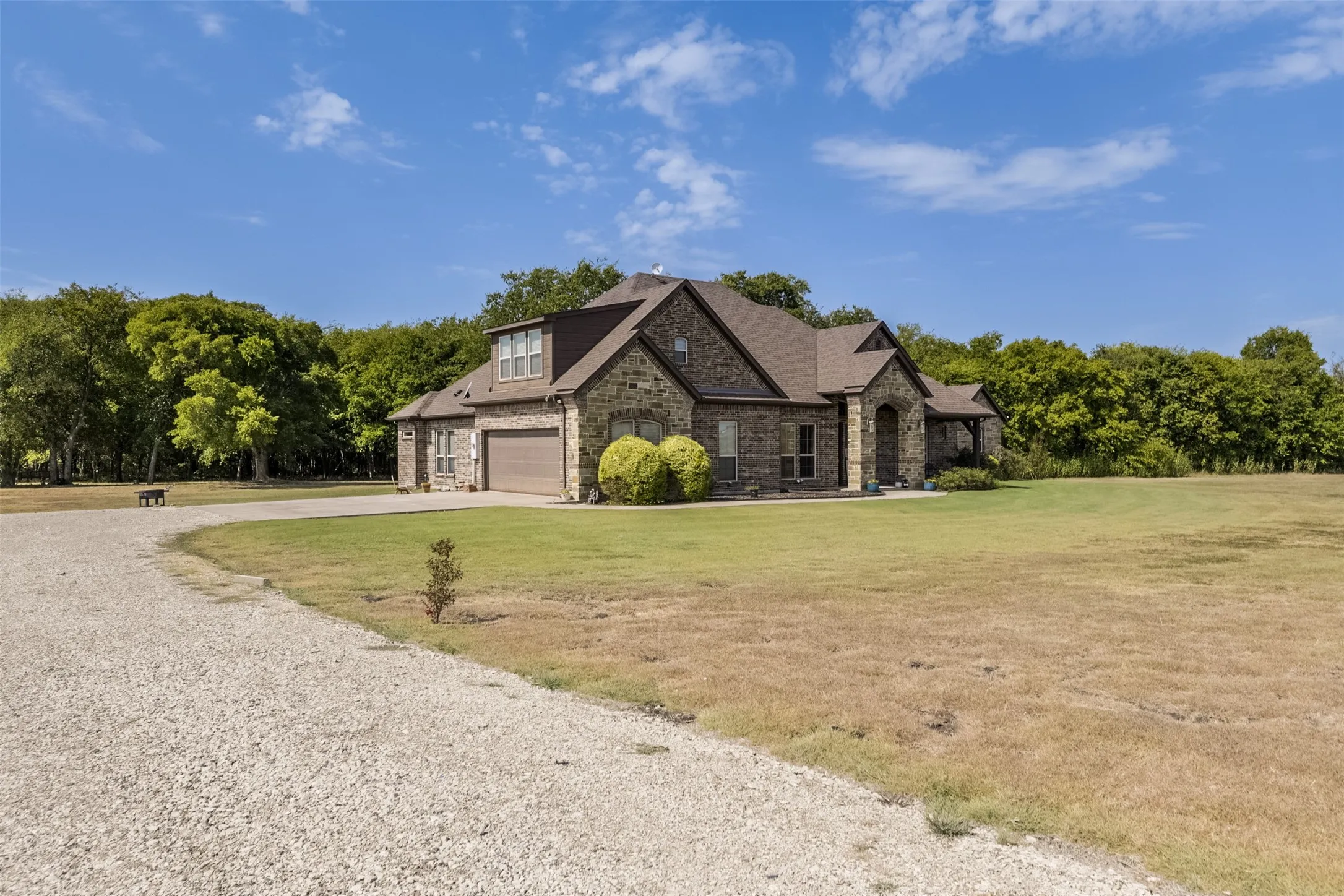 Single Family Residence For Sale in Ellis County , 505 Boz Road, Waxahachie, Texas 75167, 4 Bedroom, 3 Bathroom, 2 Garage spaces, 3,176 Sqft, built in 2015, mls#21384589, Real Estate Agent in Waxahachie, Homes For Sale in Ellis county, Homes For Sale in Waxahachie, Realtor in Waxahachie Texas, Real Estate Brokerage Independent Realty Texas, Luminita Cordes Realtor