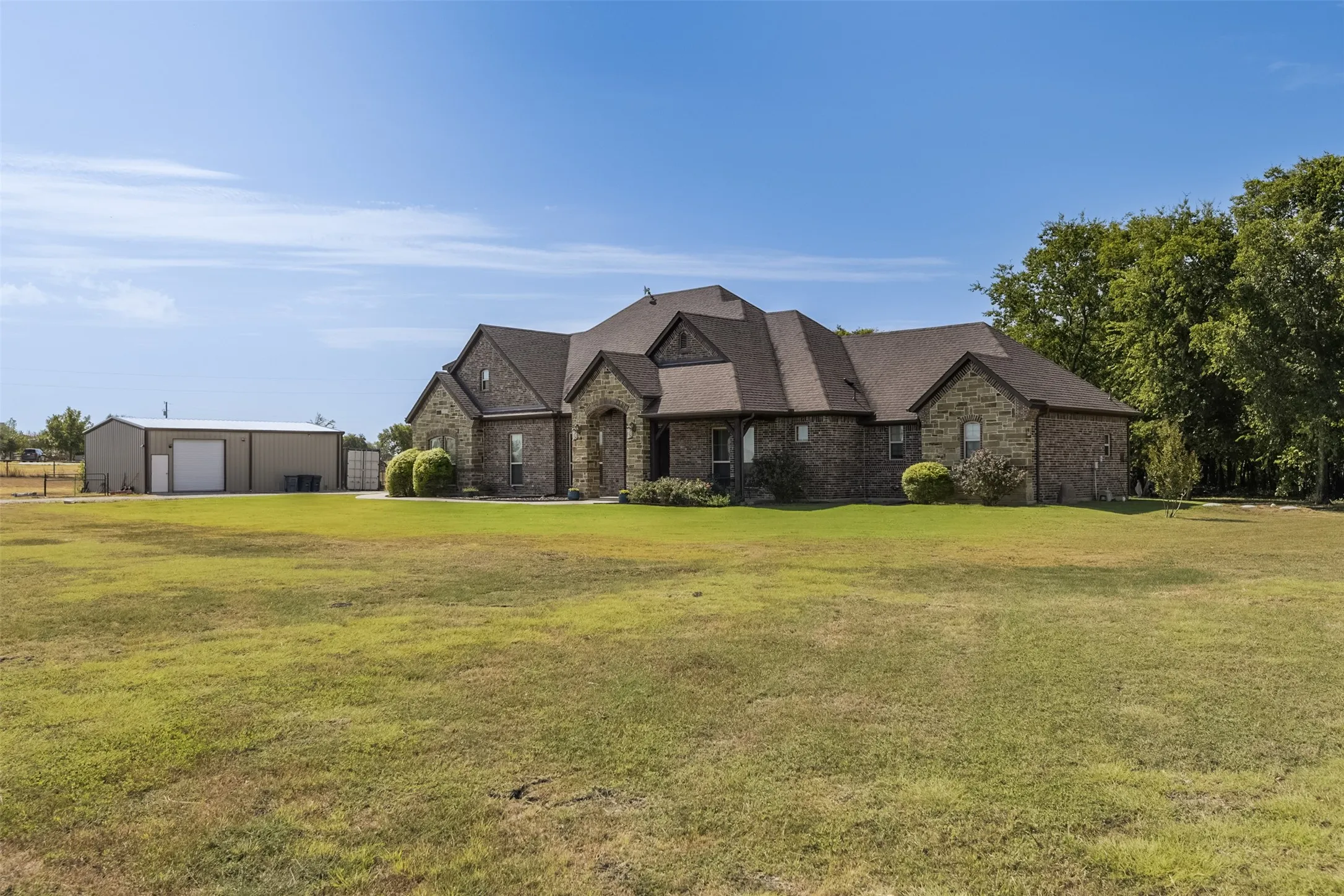 Single Family Residence For Sale in Ellis County , 505 Boz Road, Waxahachie, Texas 75167, 4 Bedroom, 3 Bathroom, 2 Garage spaces, 3,176 Sqft, built in 2015, mls#21384589, Real Estate Agent in Waxahachie, Homes For Sale in Ellis county, Homes For Sale in Waxahachie, Realtor in Waxahachie Texas, Real Estate Brokerage Independent Realty Texas, Luminita Cordes Realtor