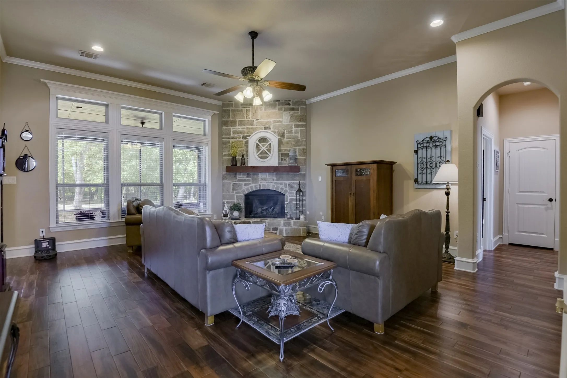 Single Family Residence For Sale in Ellis County , 505 Boz Road, Waxahachie, Texas 75167, 4 Bedroom, 3 Bathroom, 2 Garage spaces, 3,176 Sqft, built in 2015, mls#21384589, Real Estate Agent in Waxahachie, Homes For Sale in Ellis county, Homes For Sale in Waxahachie, Realtor in Waxahachie Texas, Real Estate Brokerage Independent Realty Texas, Luminita Cordes Realtor